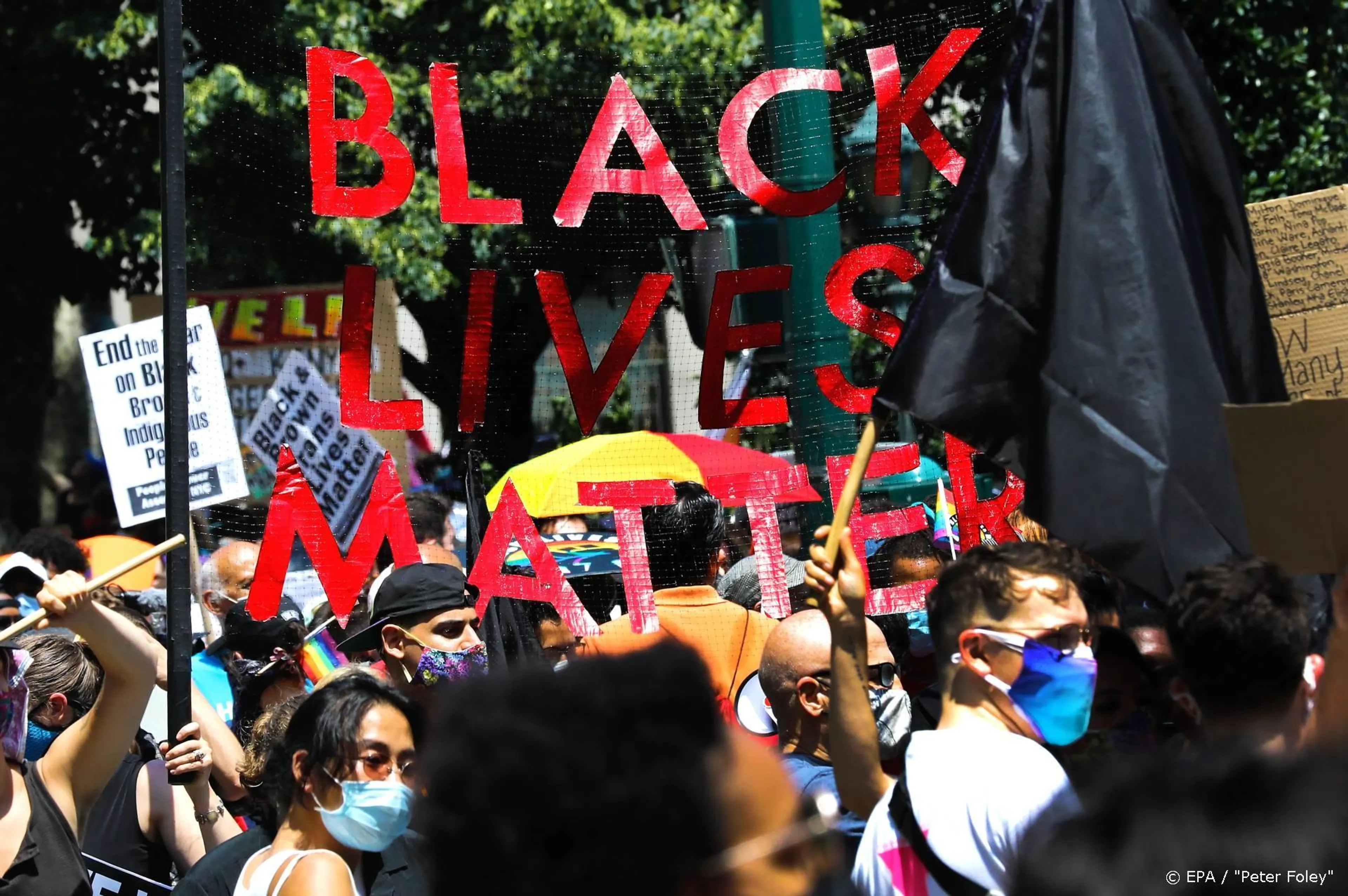 Black Lives Matter-muurschildering op set EastEnders