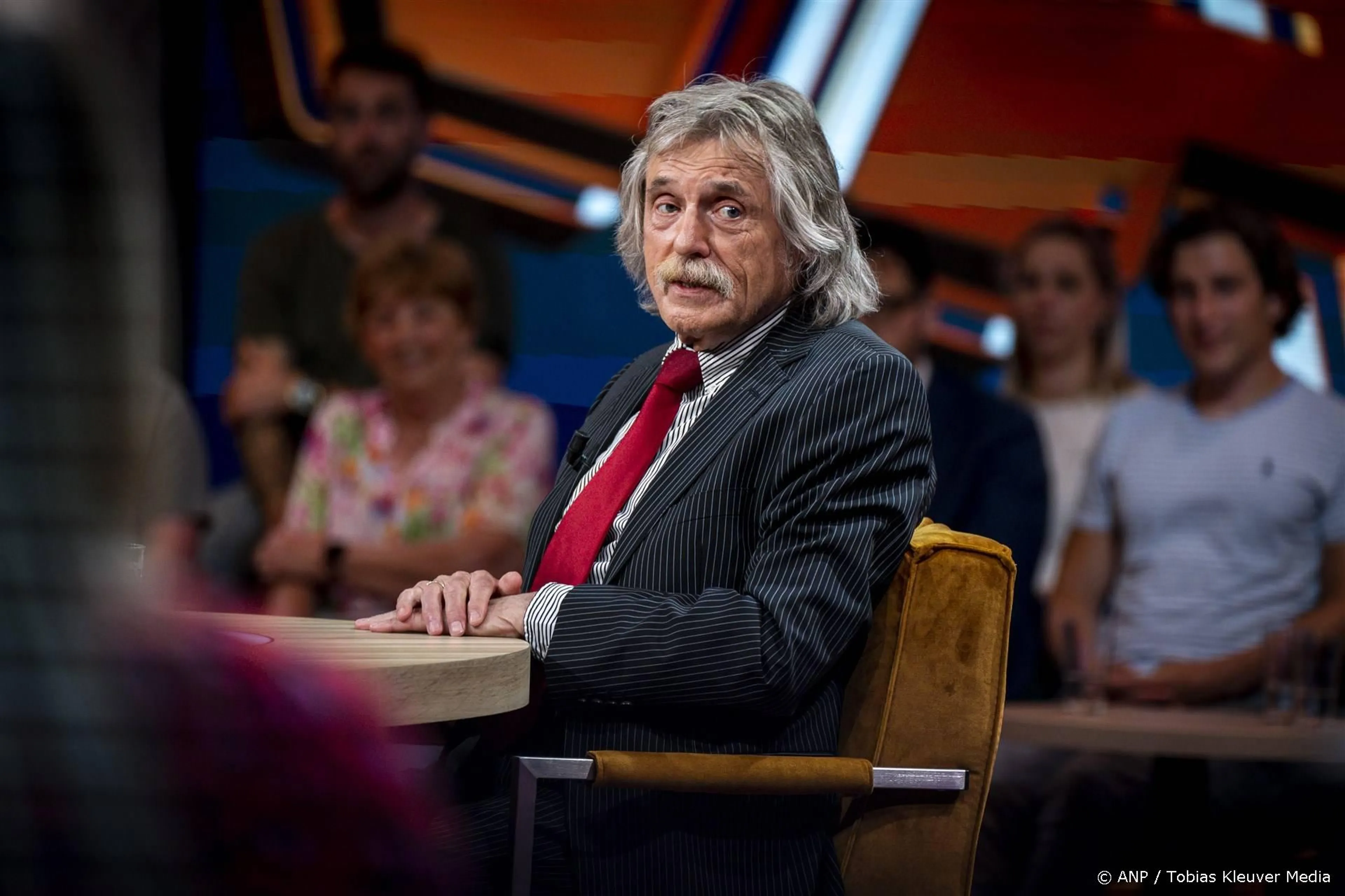 Johan Derksen waarschuwt voor Tim Hofman: 'Die creëert een rel'