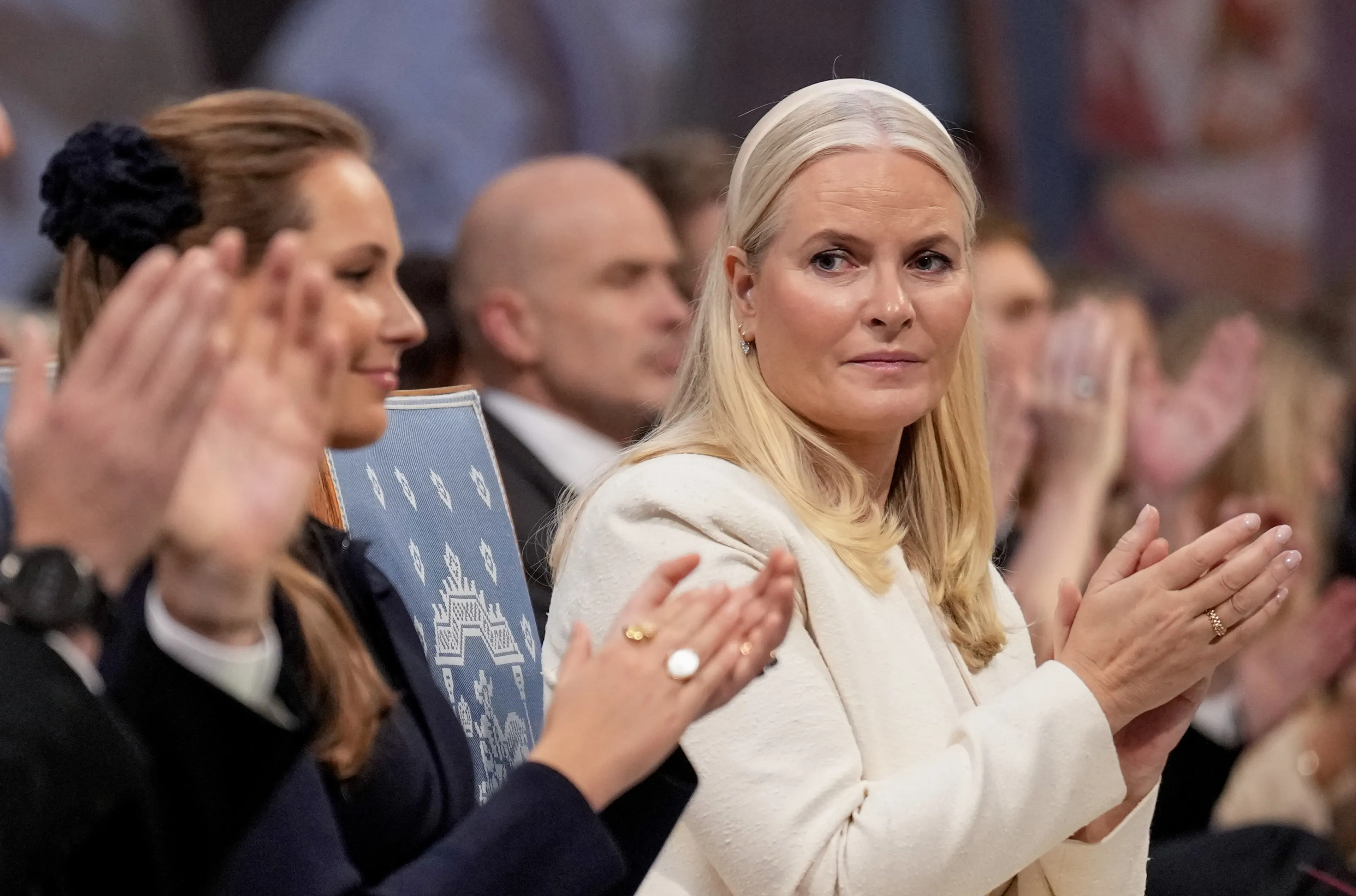 Vertrouwen in Mette-Marit niet hersteld: 'Onvoldoende antwoorden'