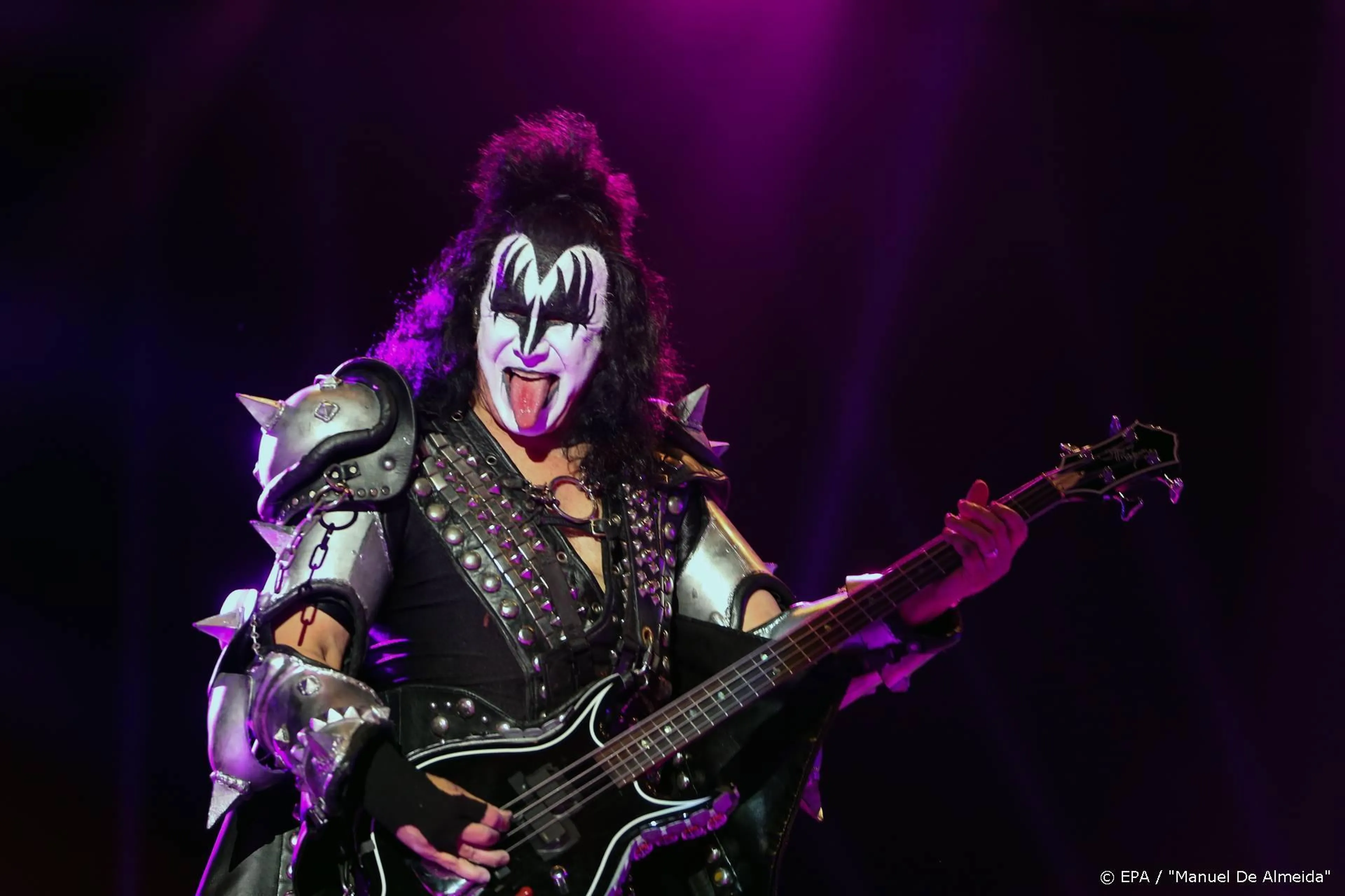 KISS-frontman pleit voor het dragen van sjaals tegen coronavirus