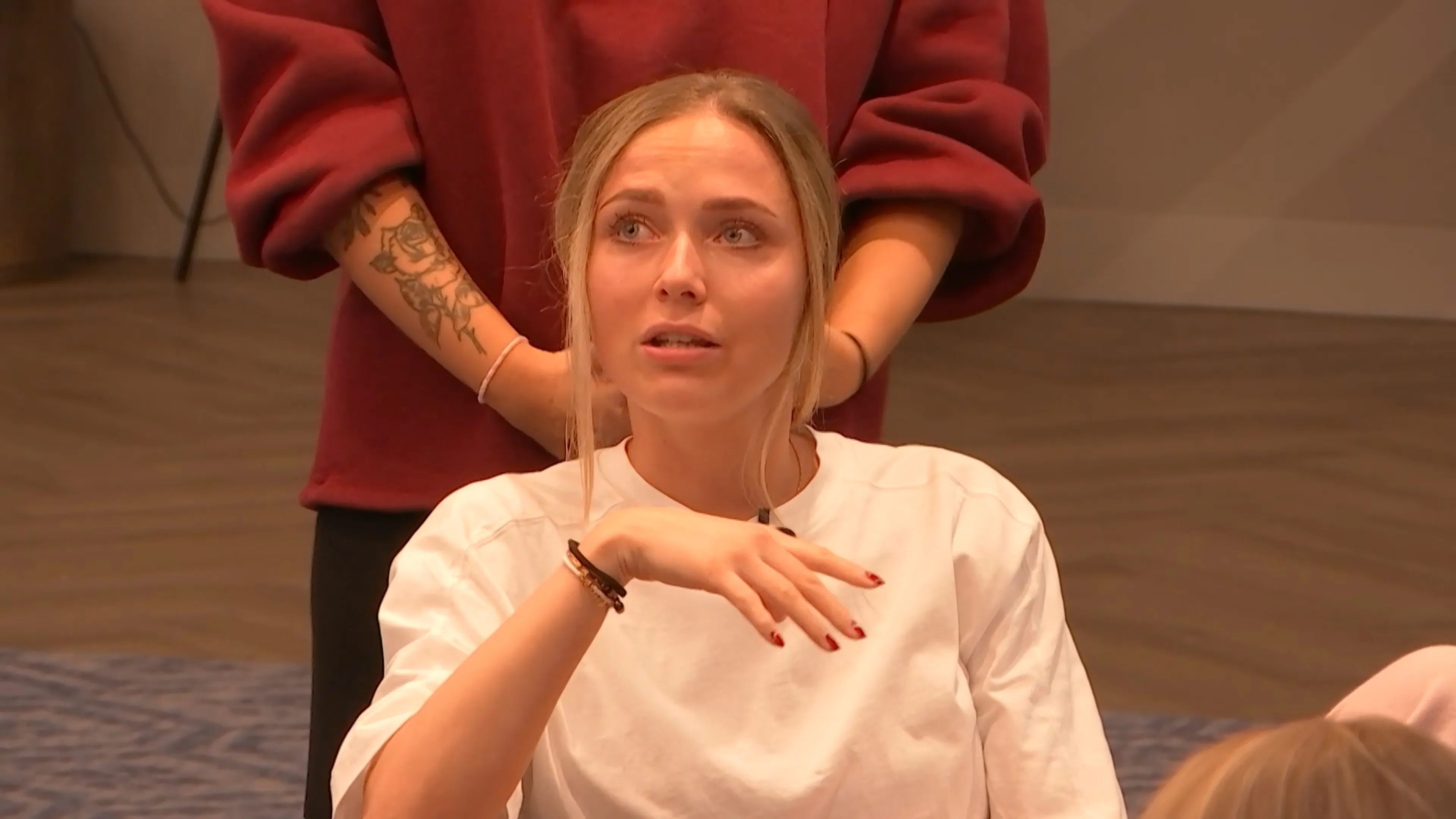 Thérèse in tranen om opmerking van Daisy