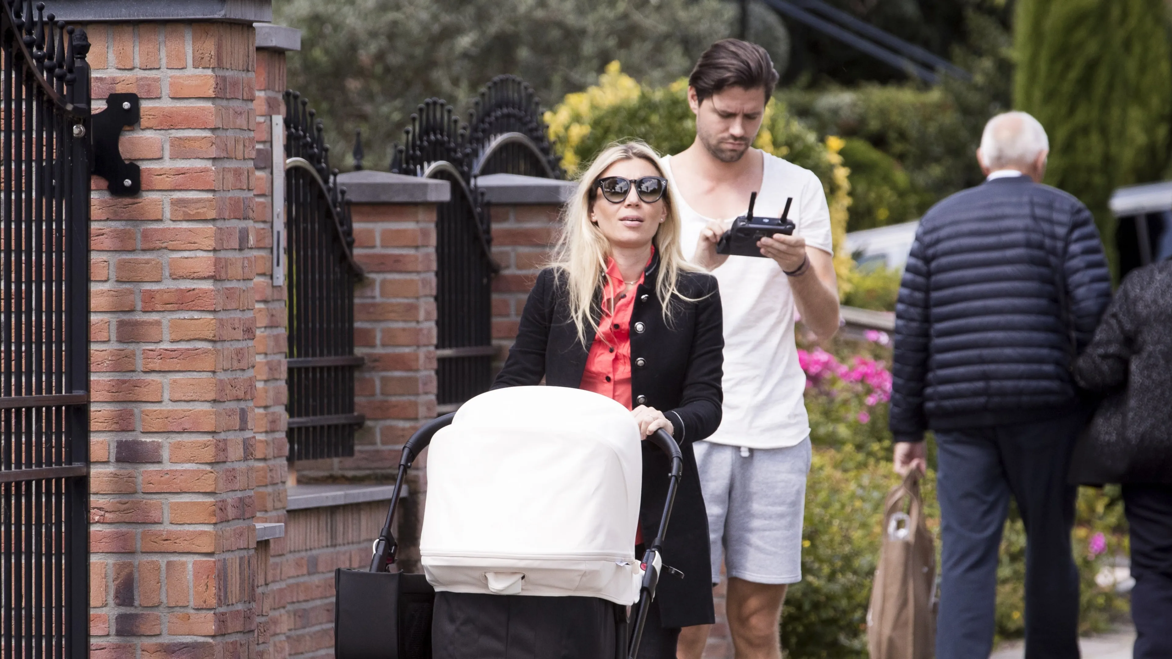 Annemarie en Simon belanden in bizarre situatie