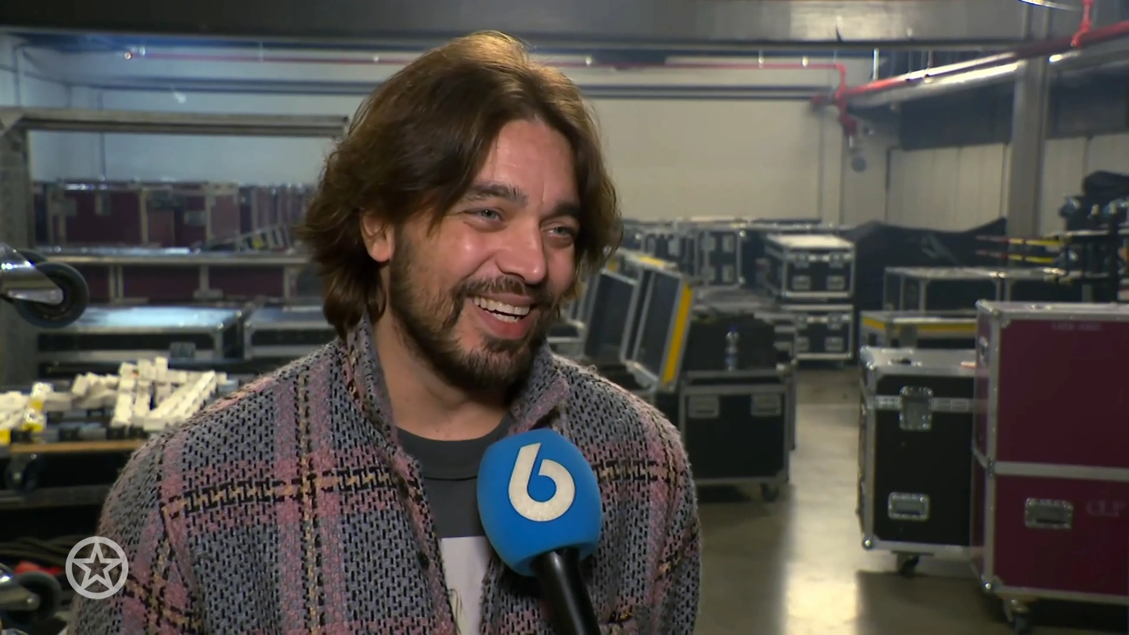 Waylon jurylid in zinderende zangwedstrijd op SBS6
