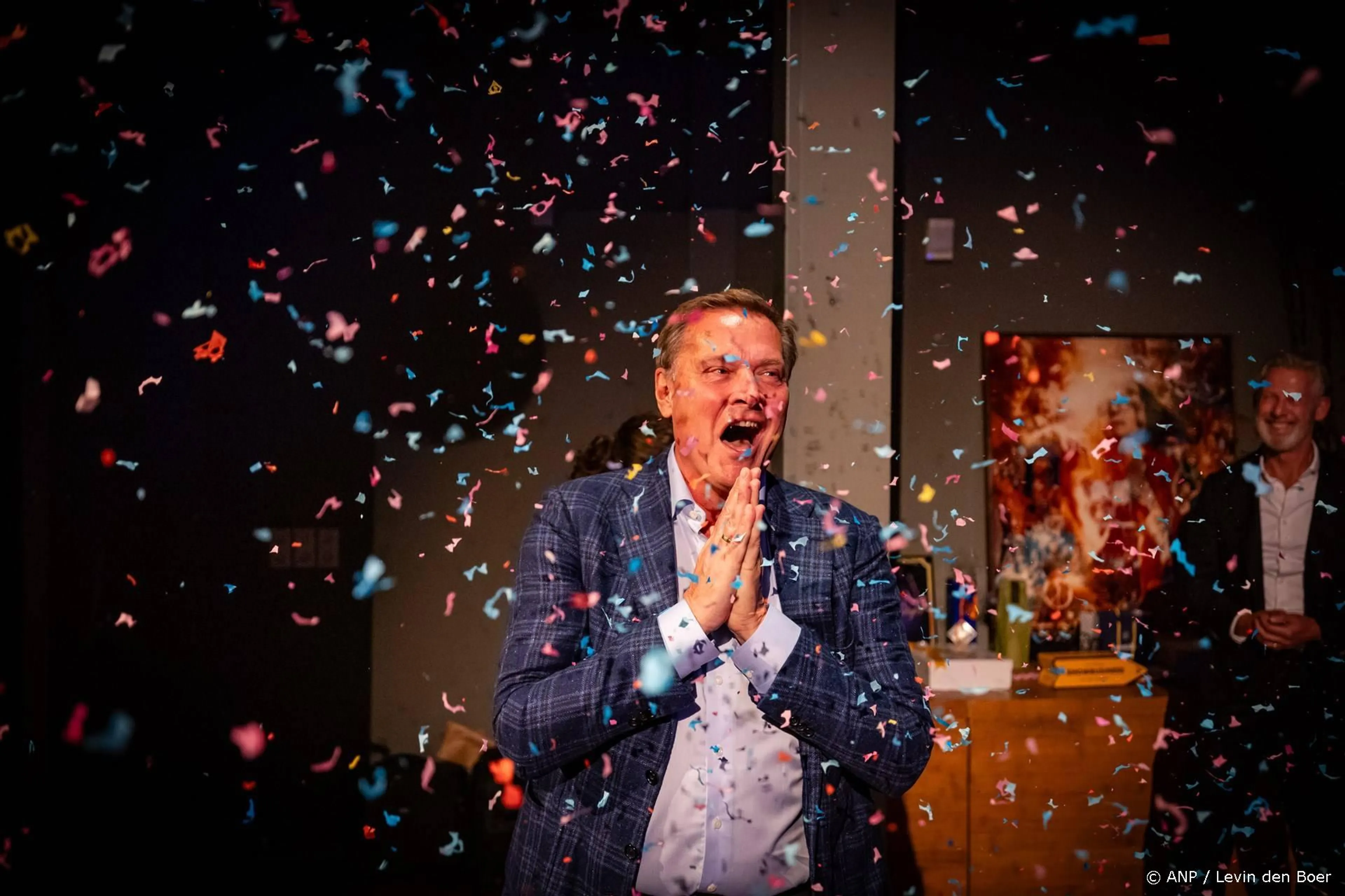 Albert Verlinde verrast op weg naar 'de première van Gooische Vrouwen'