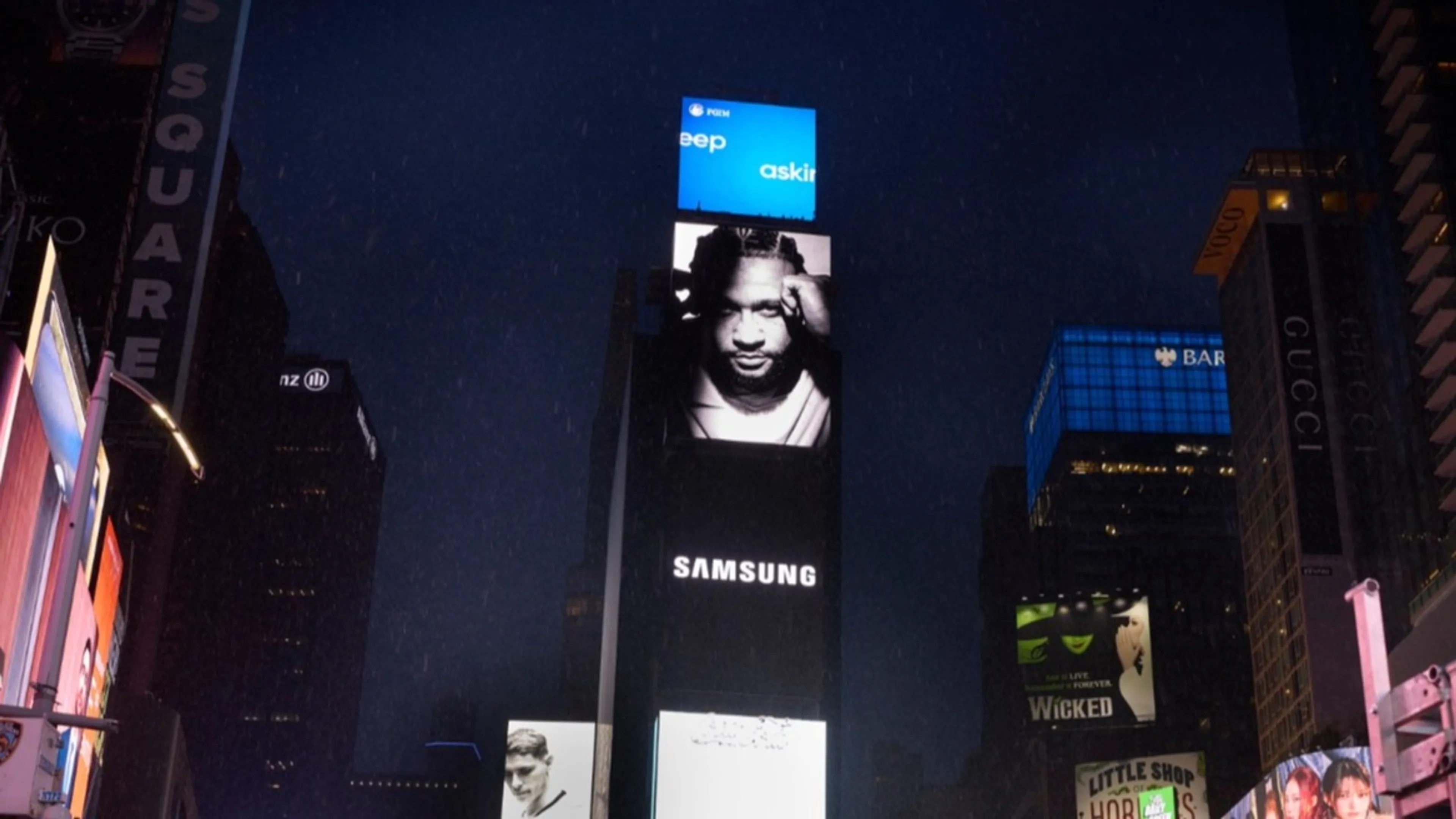 Zien: Nederlands elftal straalt op Times Square