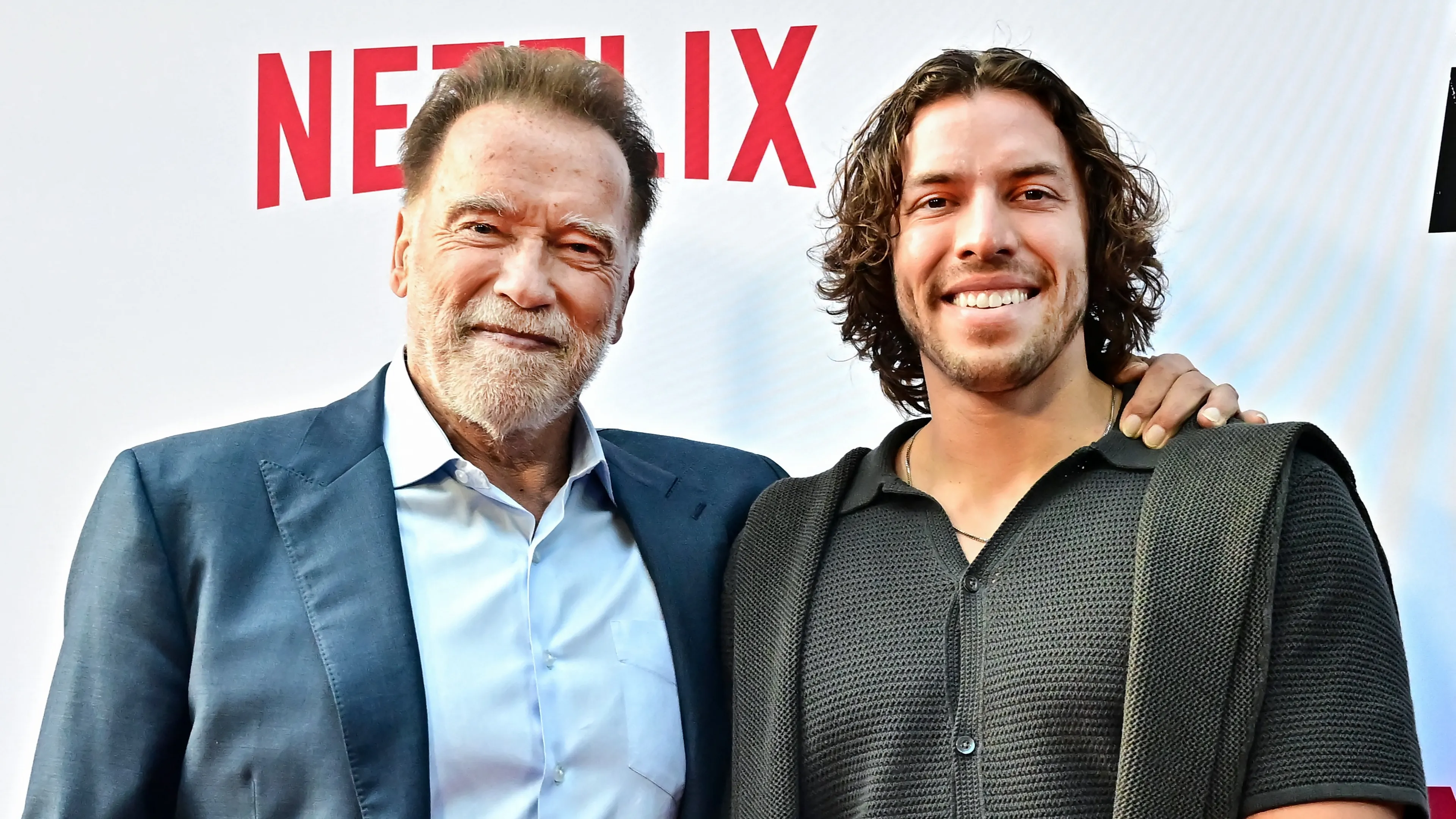 Zien: Joseph Baena (28), zoon Arnold Schwarzenegger, wint bodybuildingwedstrijd
