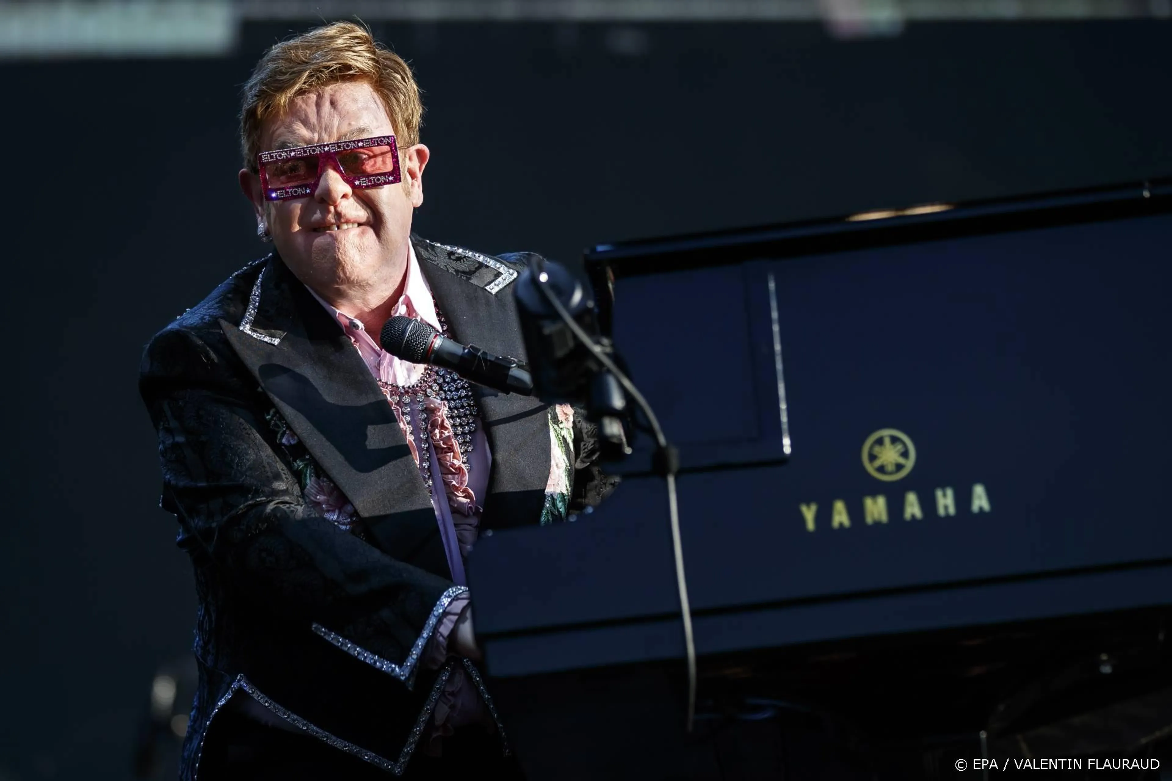 Elton John heeft corona en zegt concerten af