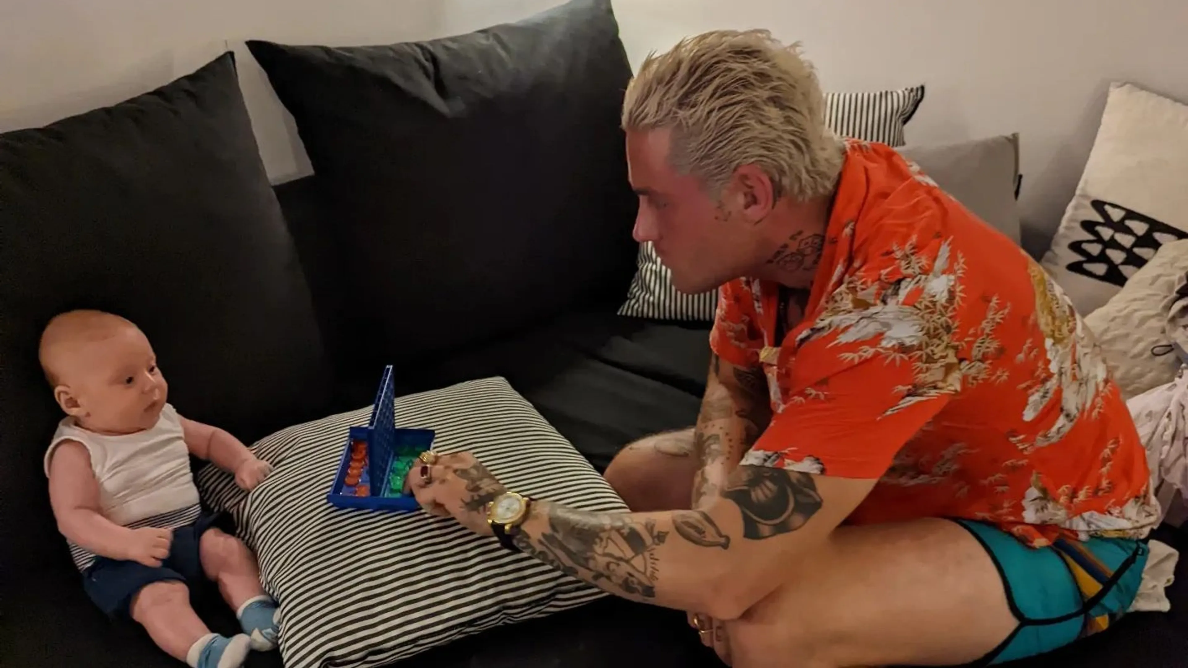 Douwe Bob over zoontje: 'Erg gesloten over z'n pronouns'