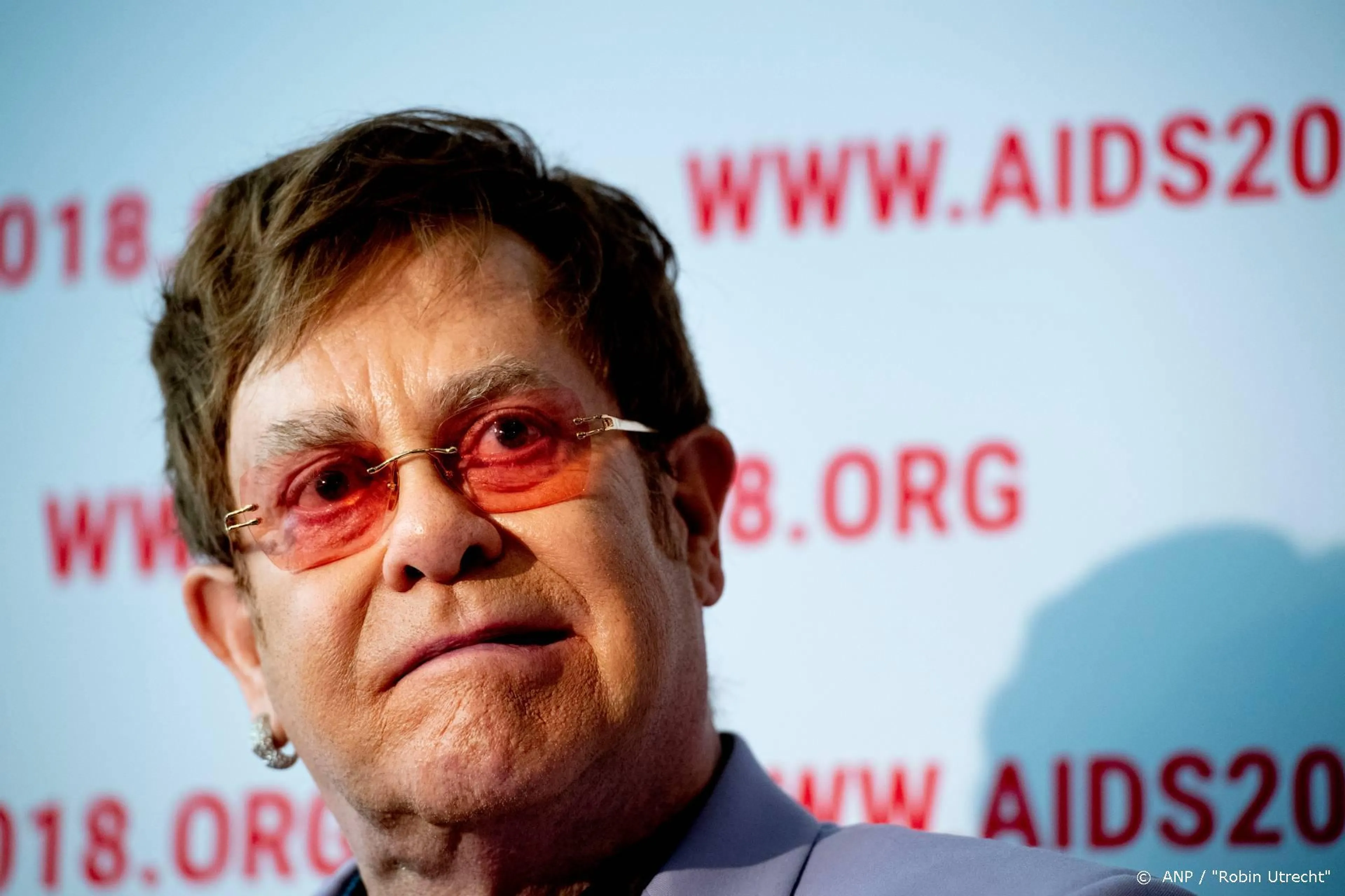 Elton John zet oude concerten op YouTube
