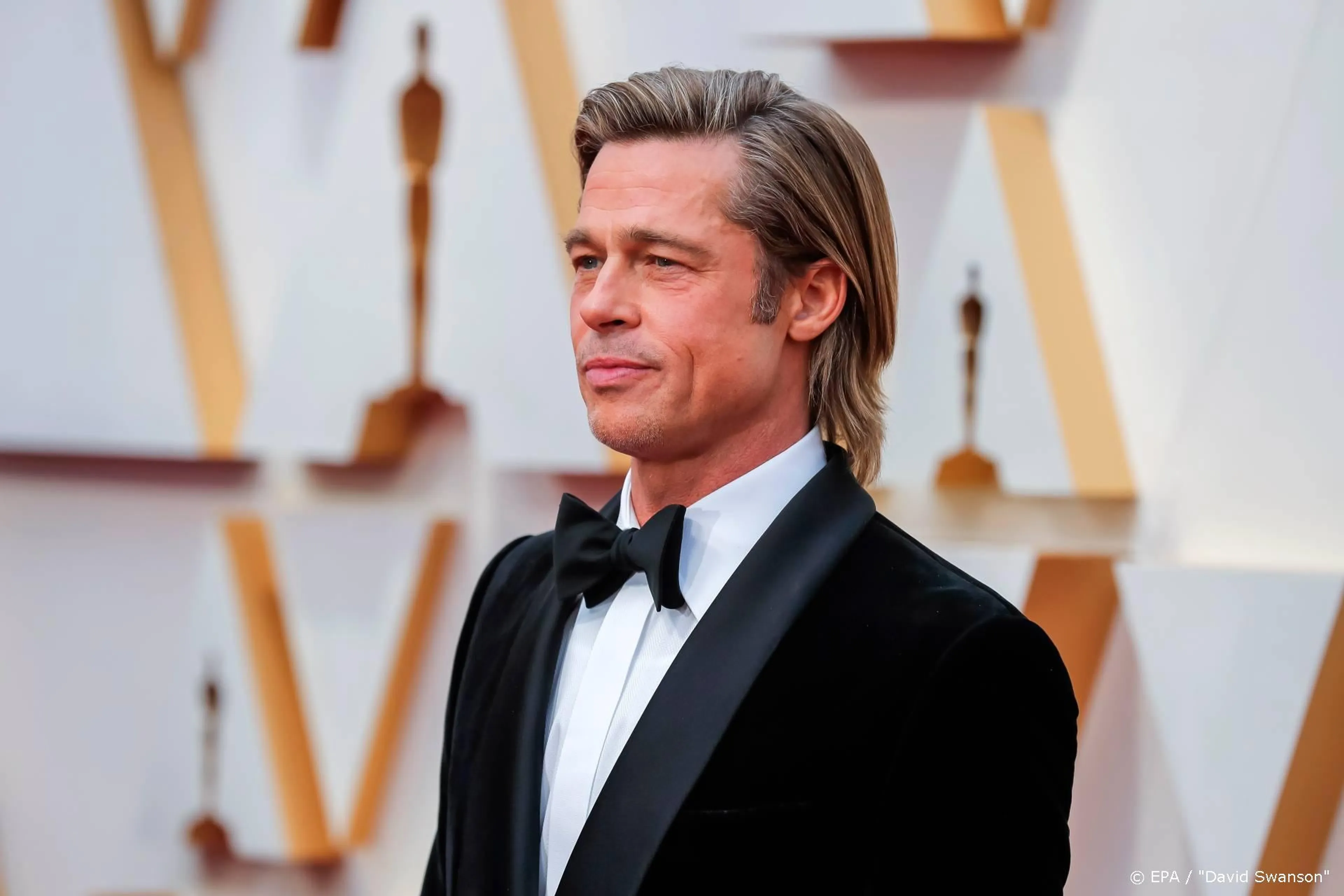 Brad Pitt verheldert corona-adviezen Trump in Saturday Night Live