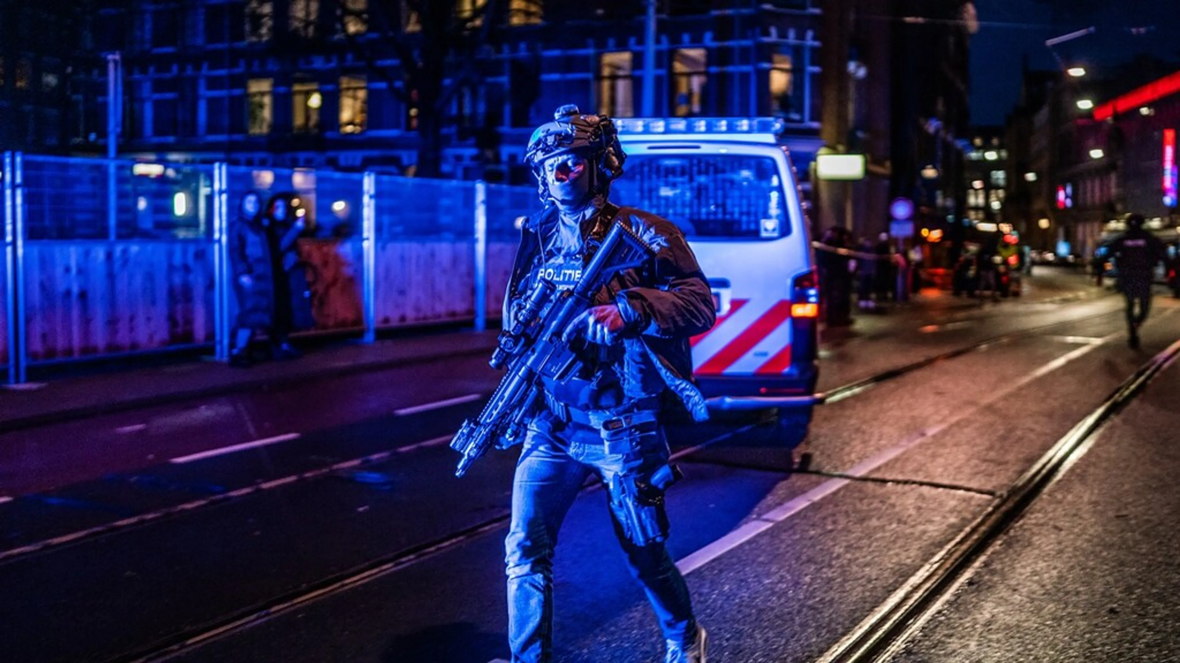 Gijzelnemer Apple Store Amsterdam overleden