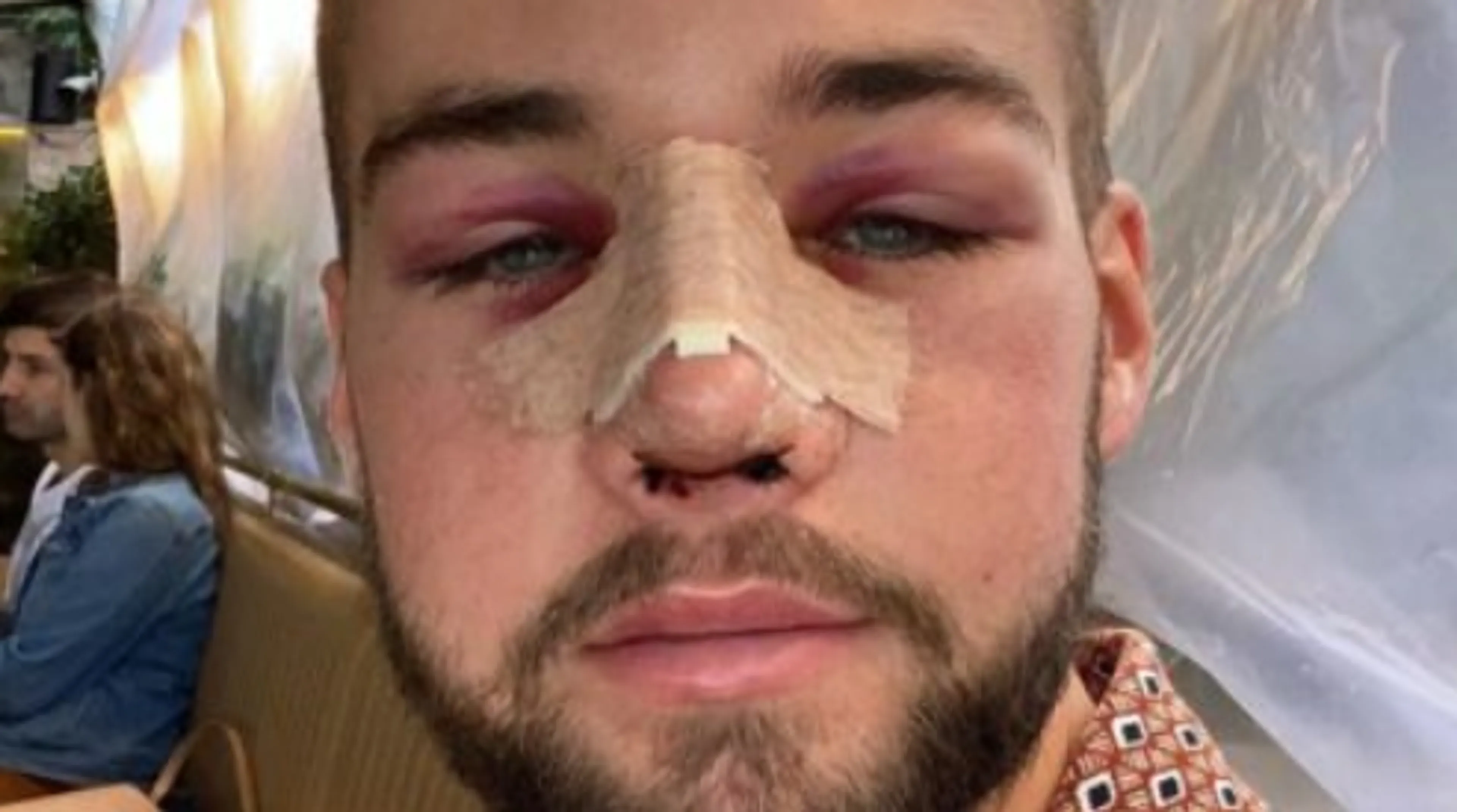 Neus Donny Roelvink uit het verband
