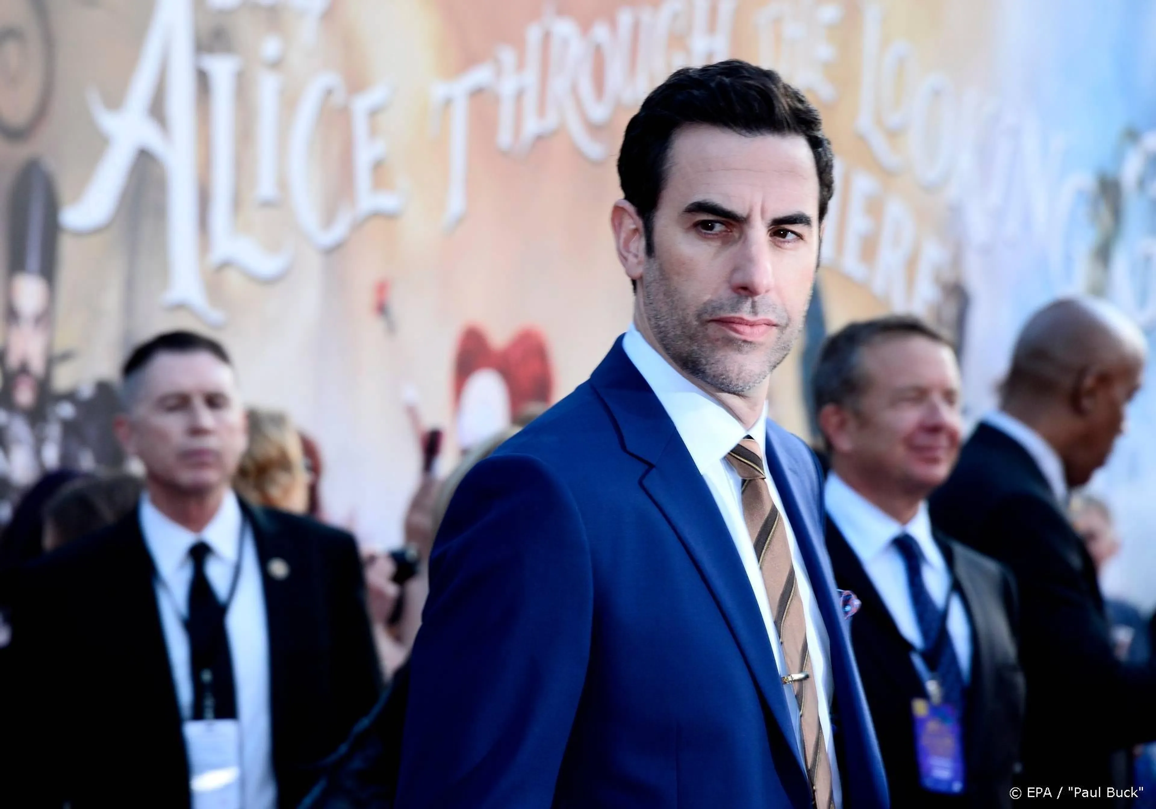 Sacha Baron Cohen neemt conservatieve rally in de maling