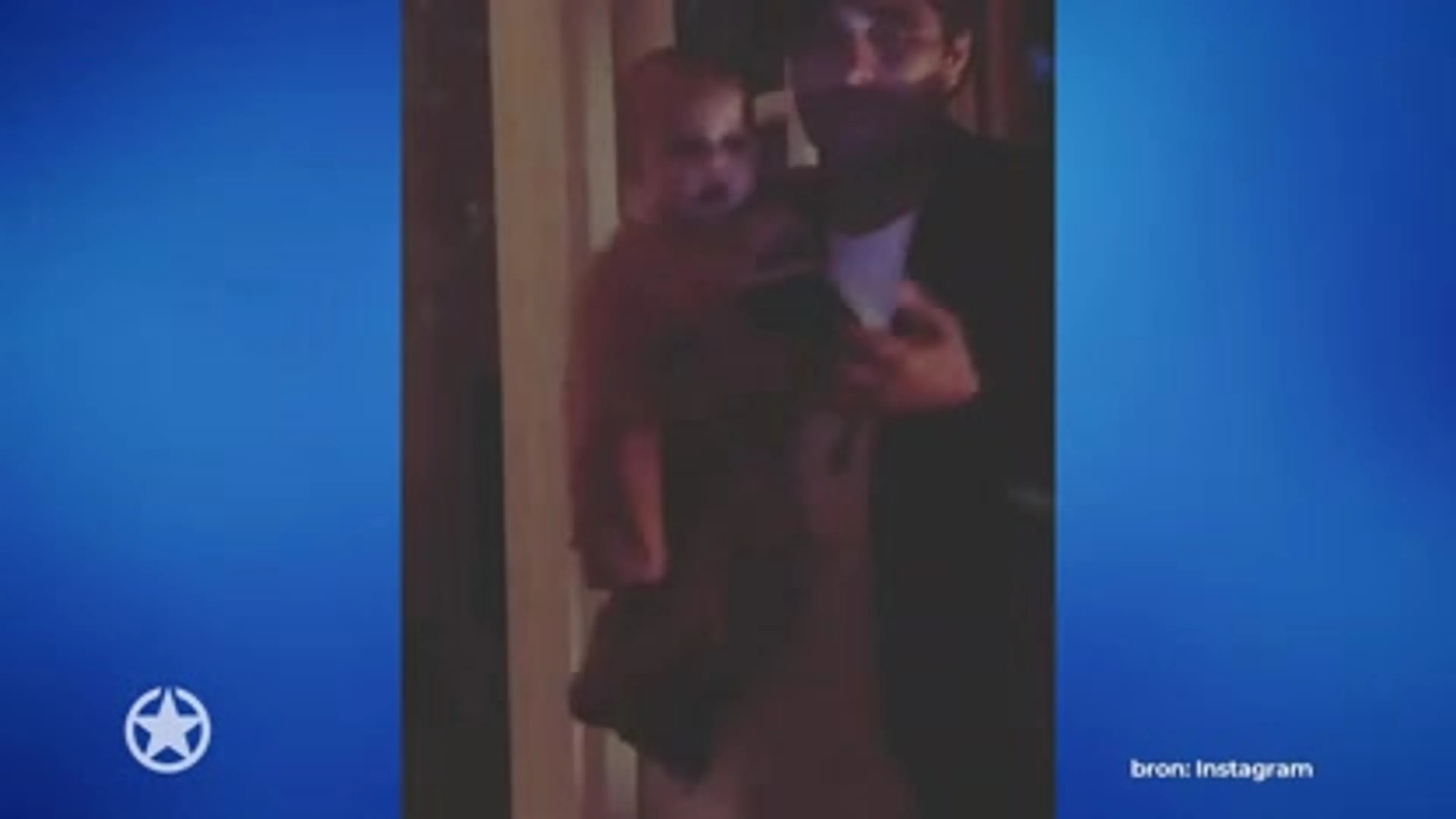 LIEF! Teddy zingt lekker mee met Waylon