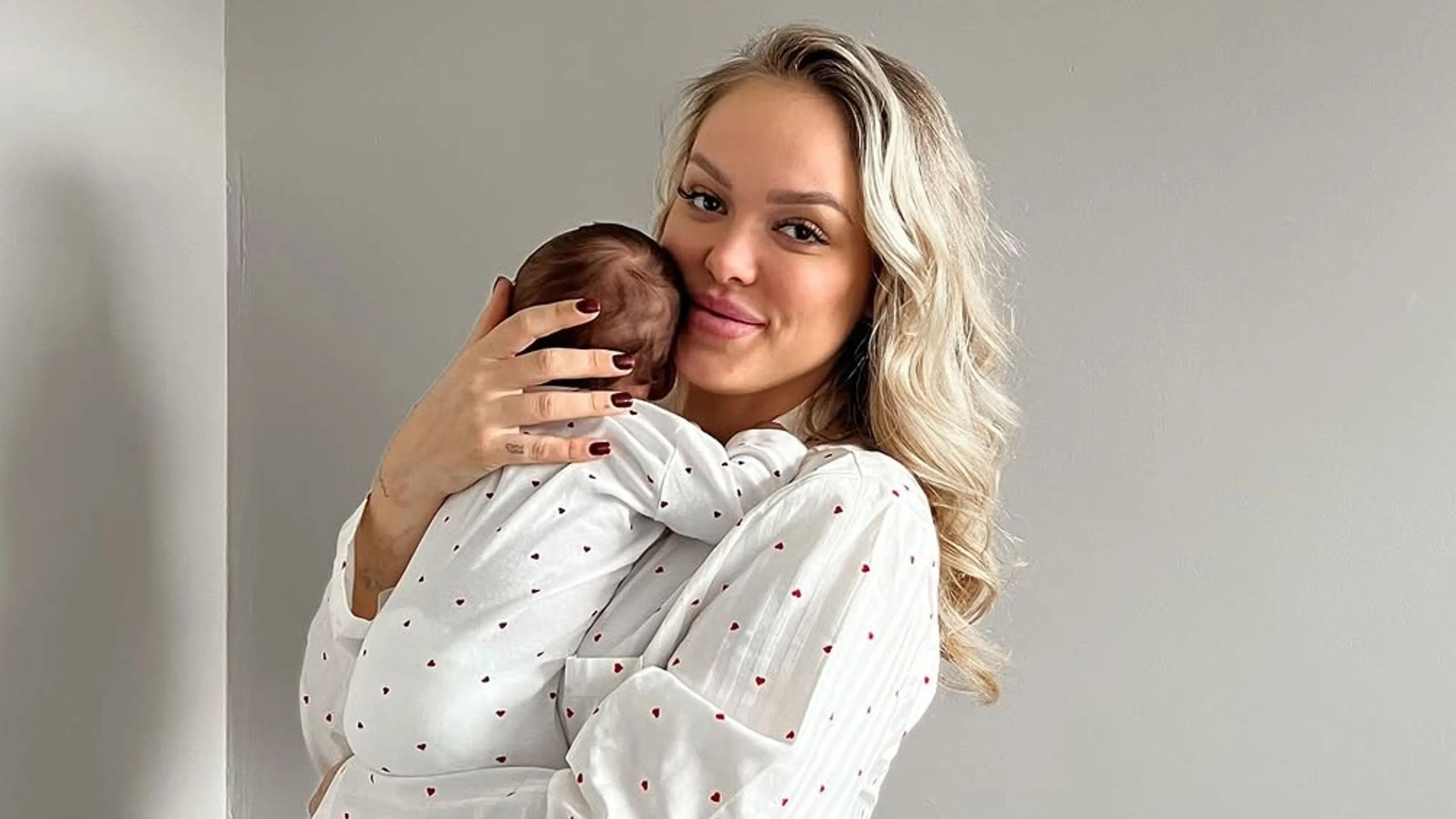 Realityster Romée gestopt met OnlyFans door dochtertje: 'Huisje van kunnen kopen'