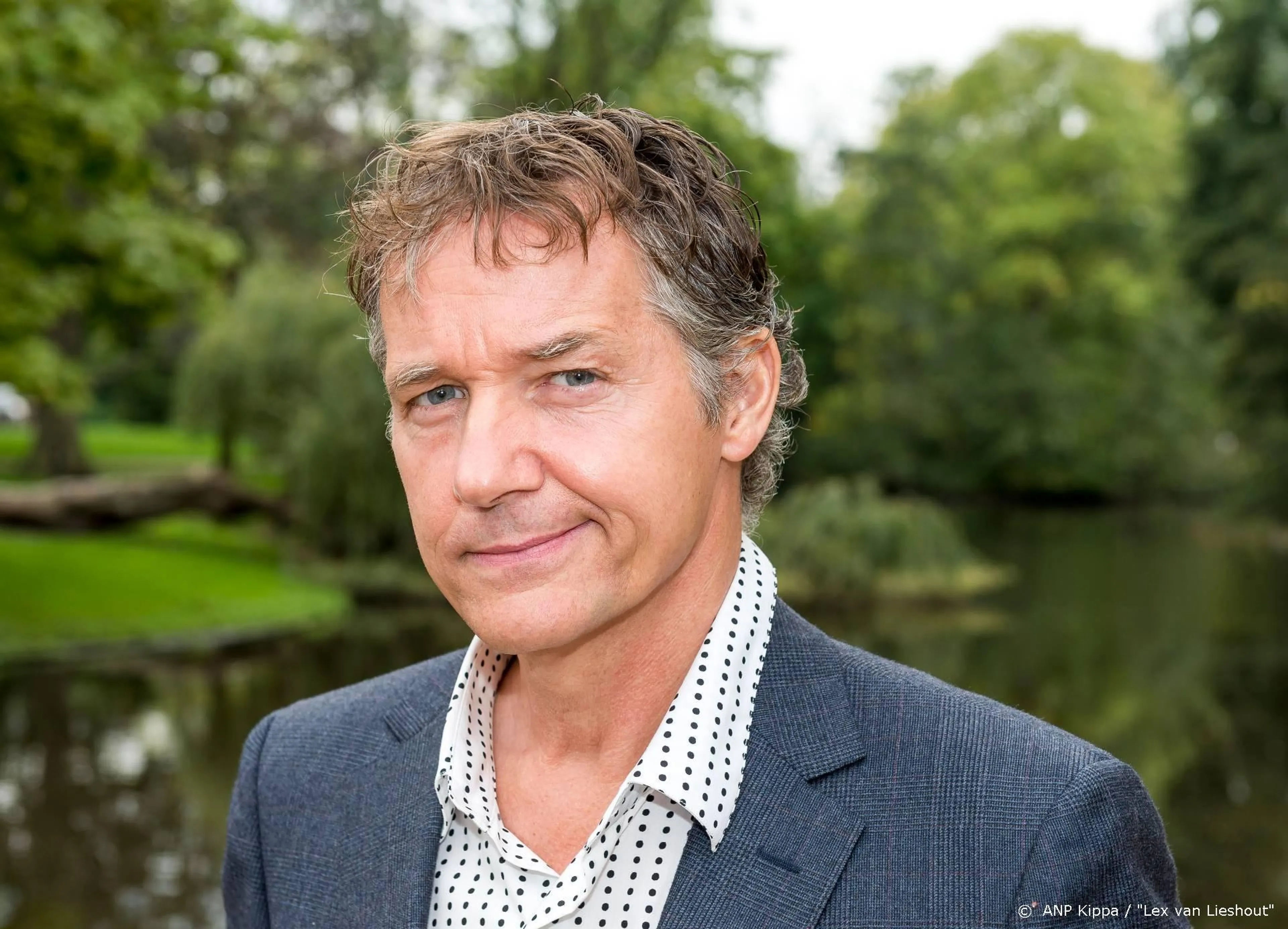 Thom Hoffman wint prijs voor beste geschiedenisboek