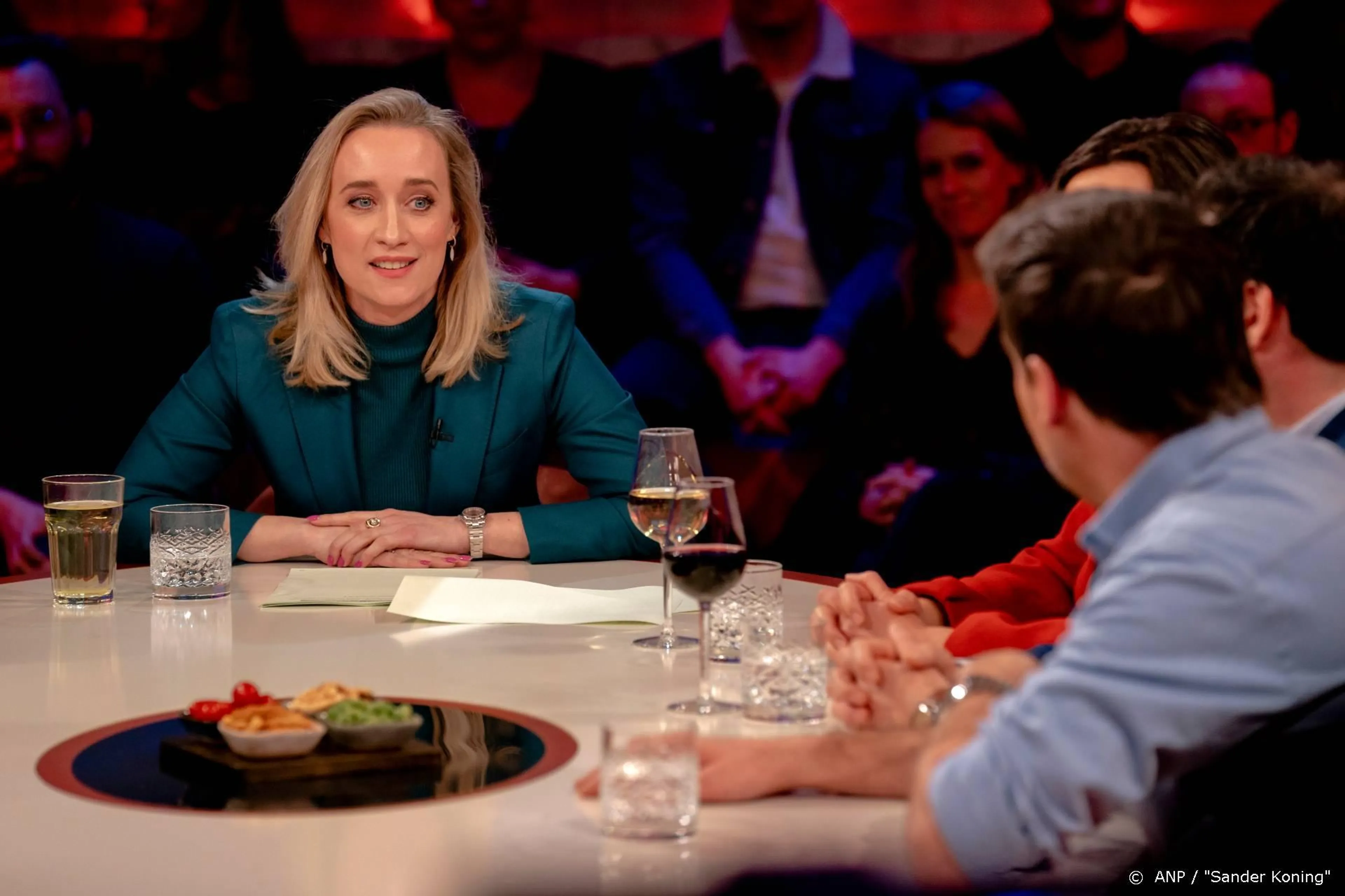 Nieuw RIVM-handenprotocol wel te zien in late talkshows
