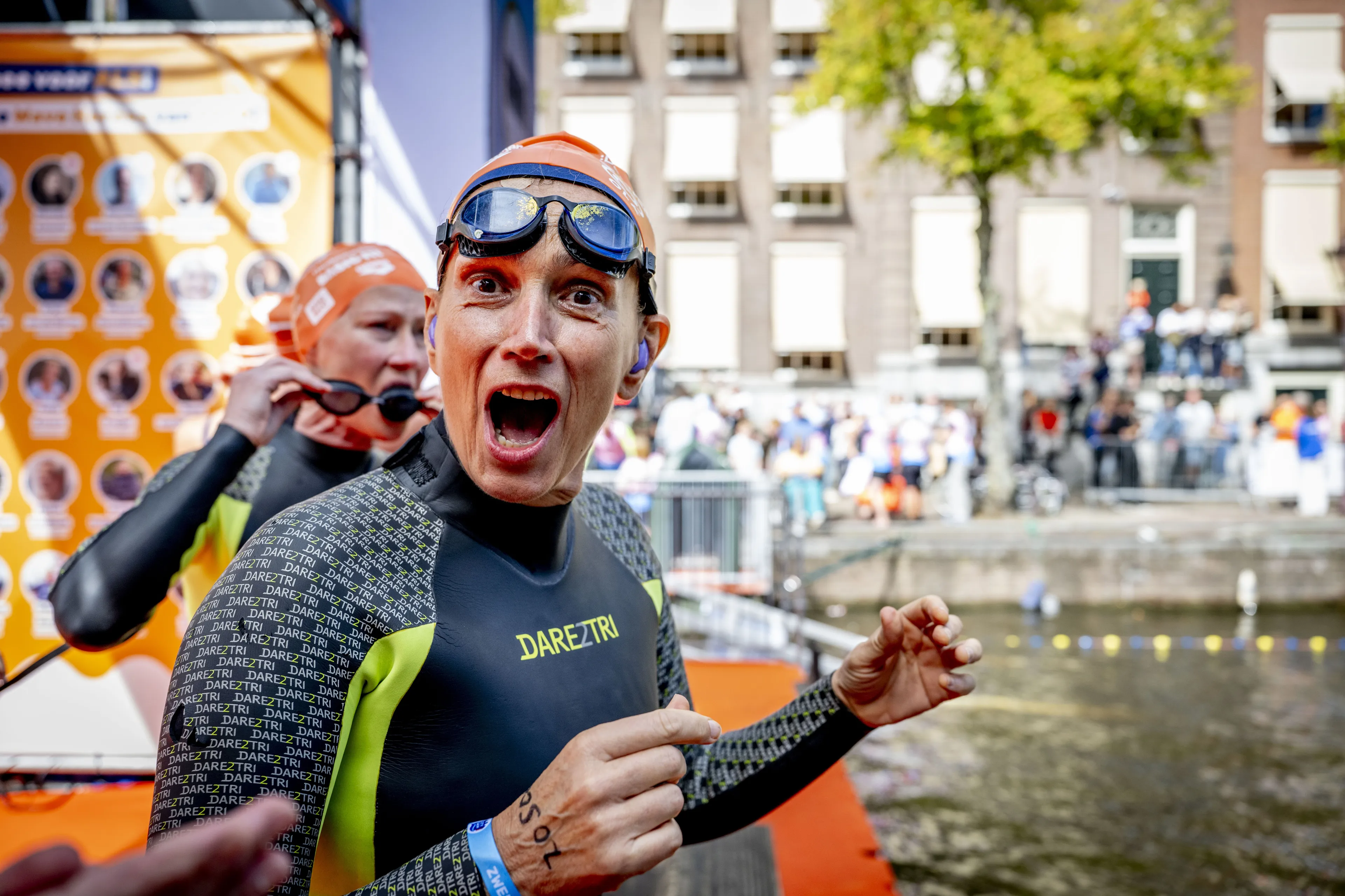 Monic Hendrickx doet voor tante mee aan Amsterdam City Swim