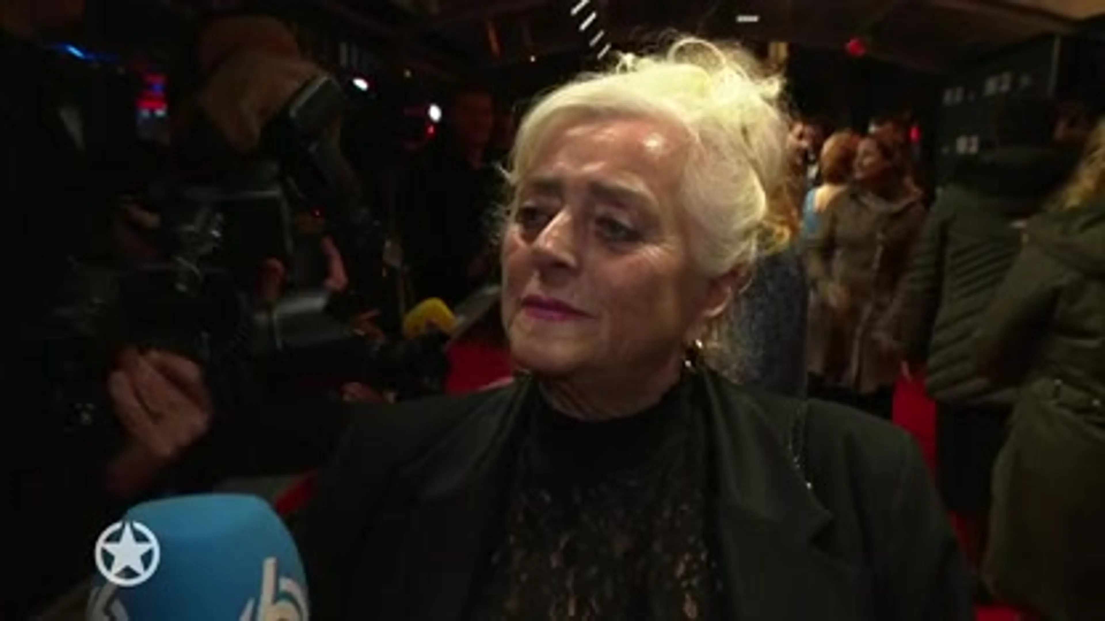 Mick Harren en moeder op rode loper