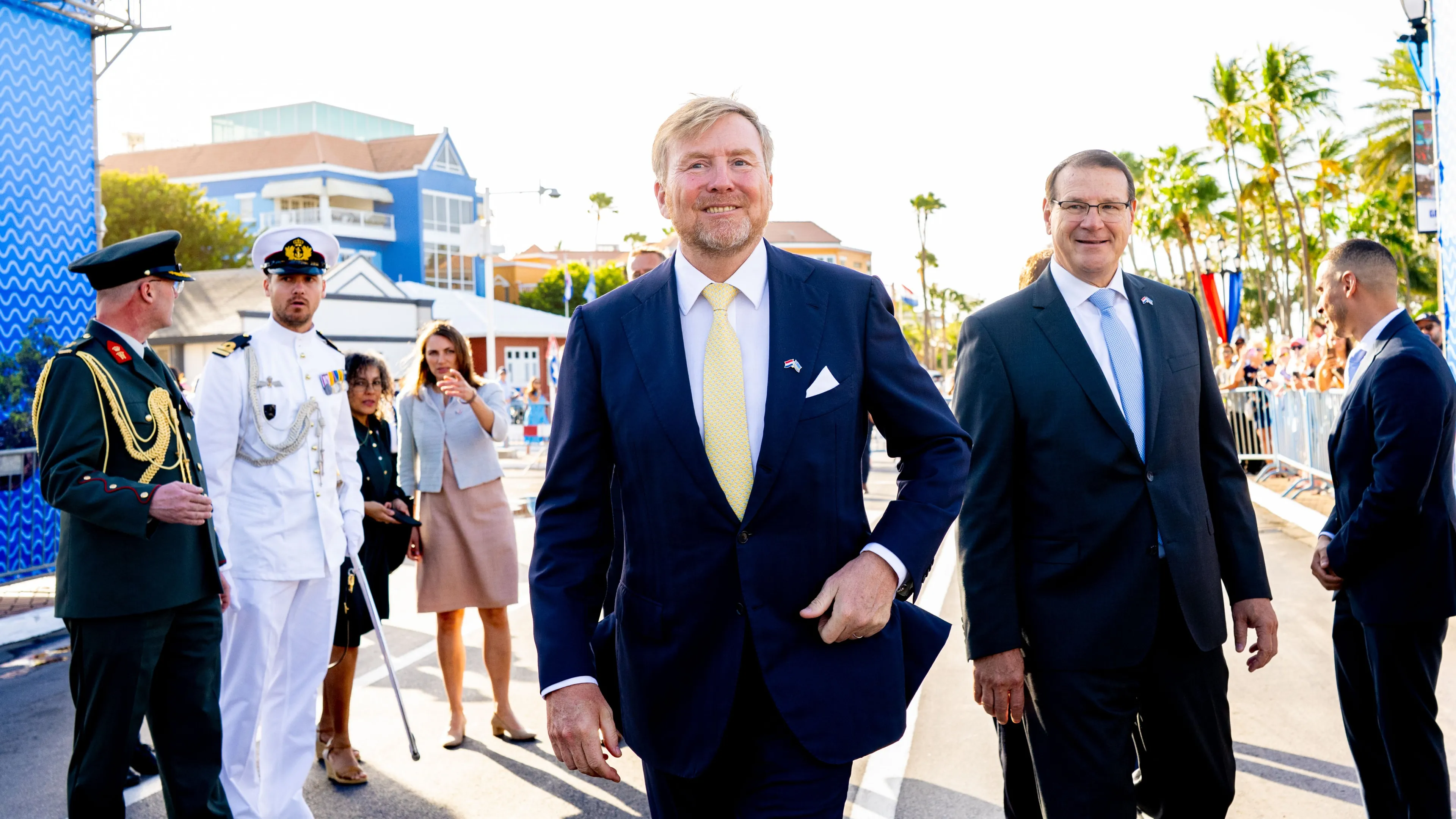 Demonstranten wachten Willem-Alexander op in Aruba