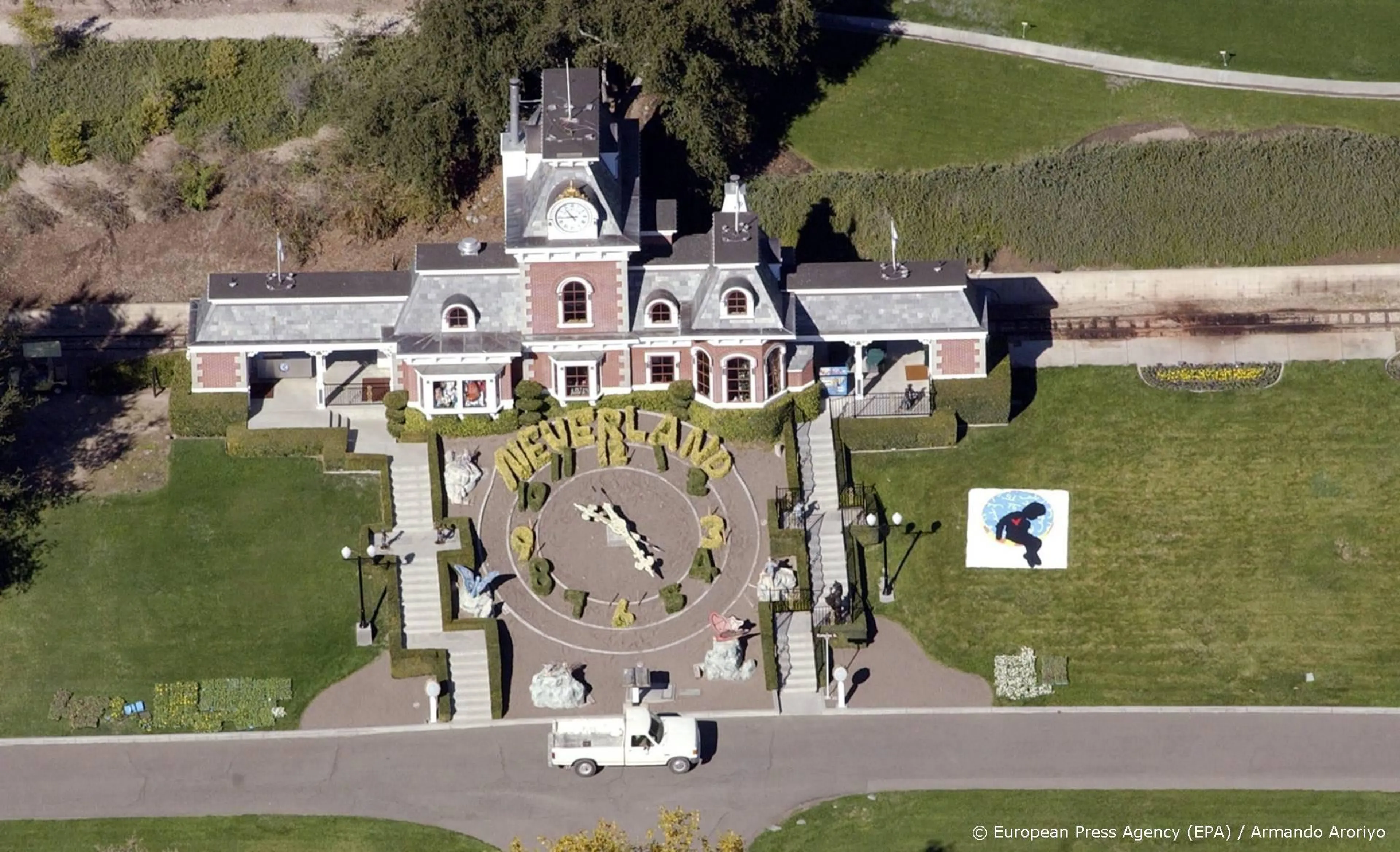 Voormalig zakelijk adviseur Michael Jackson koopt Neverland