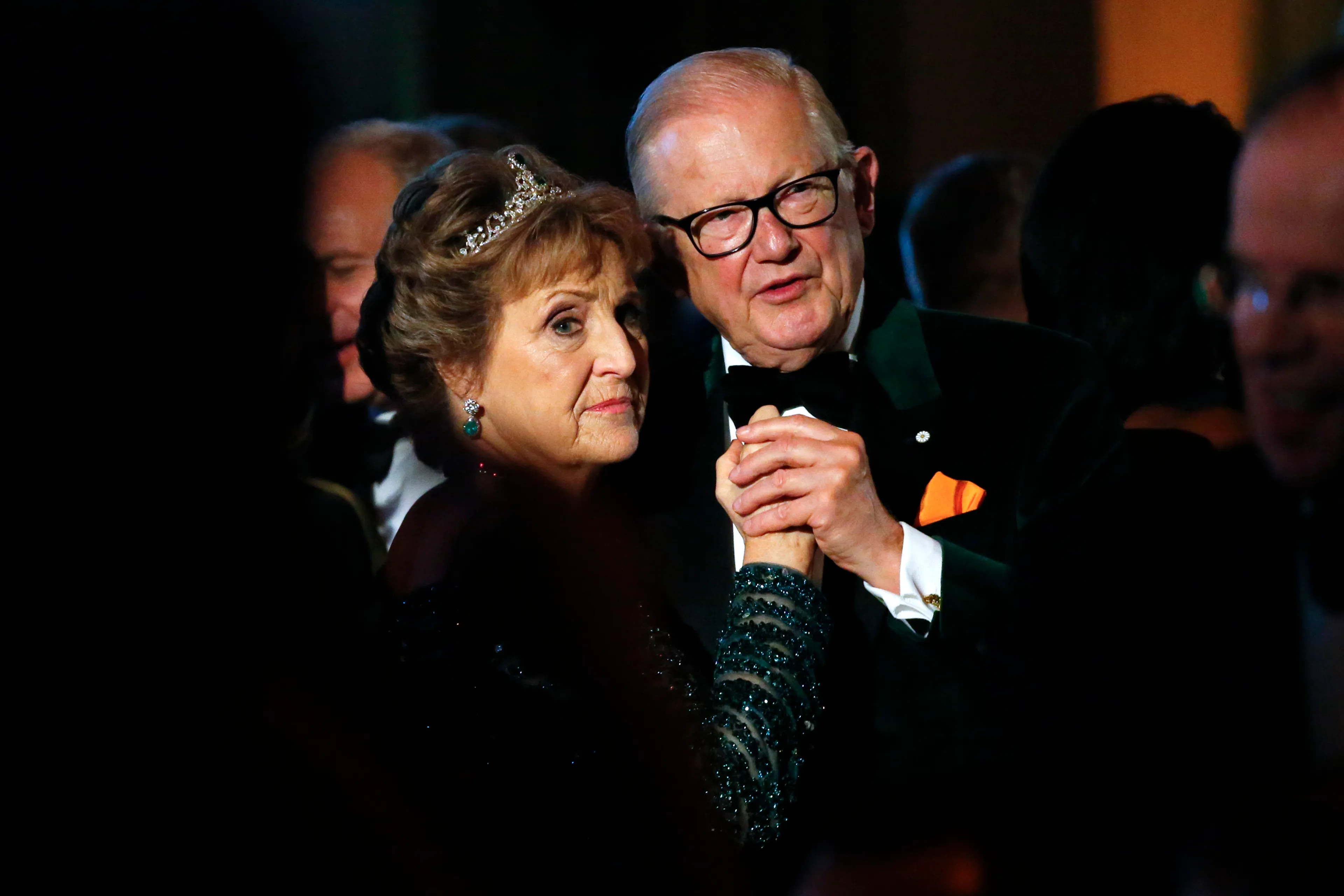 Margriet en Pieter oefenen alvast danspasjes voor volgend jaar