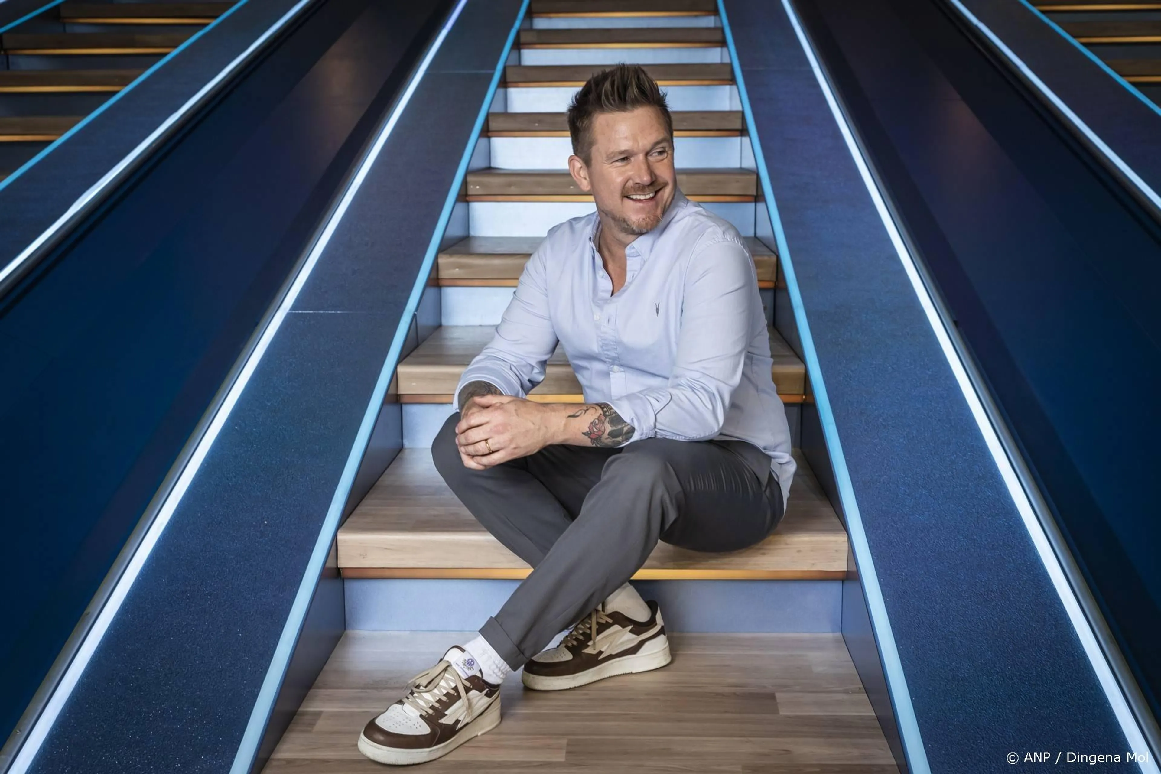 Johnny de Mol heeft 'alles uit de kast gehaald' voor nieuwe muziekquiz
