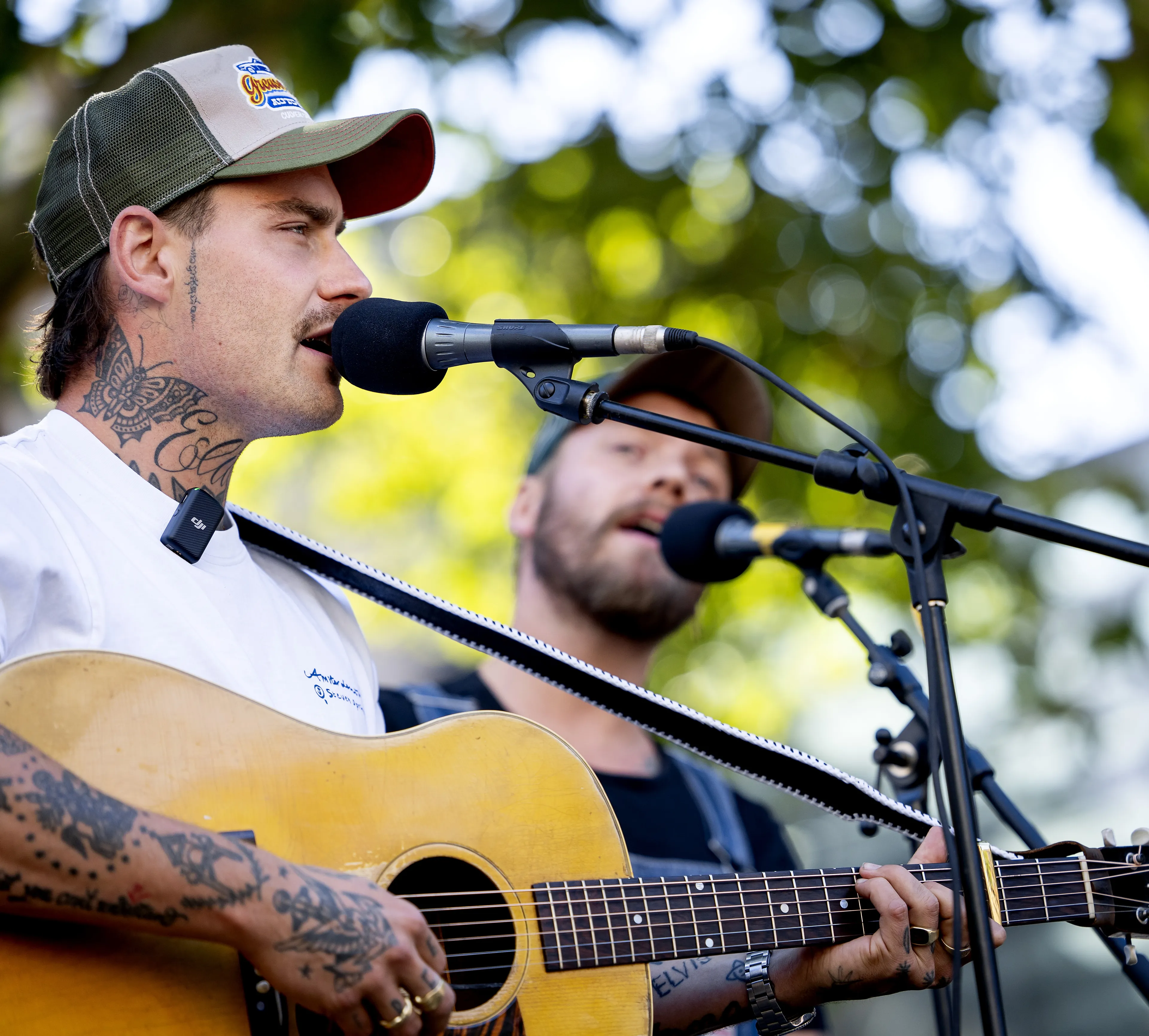 Gitaar Douwe Bob gestolen: vinder krijgt 2.000 euro 