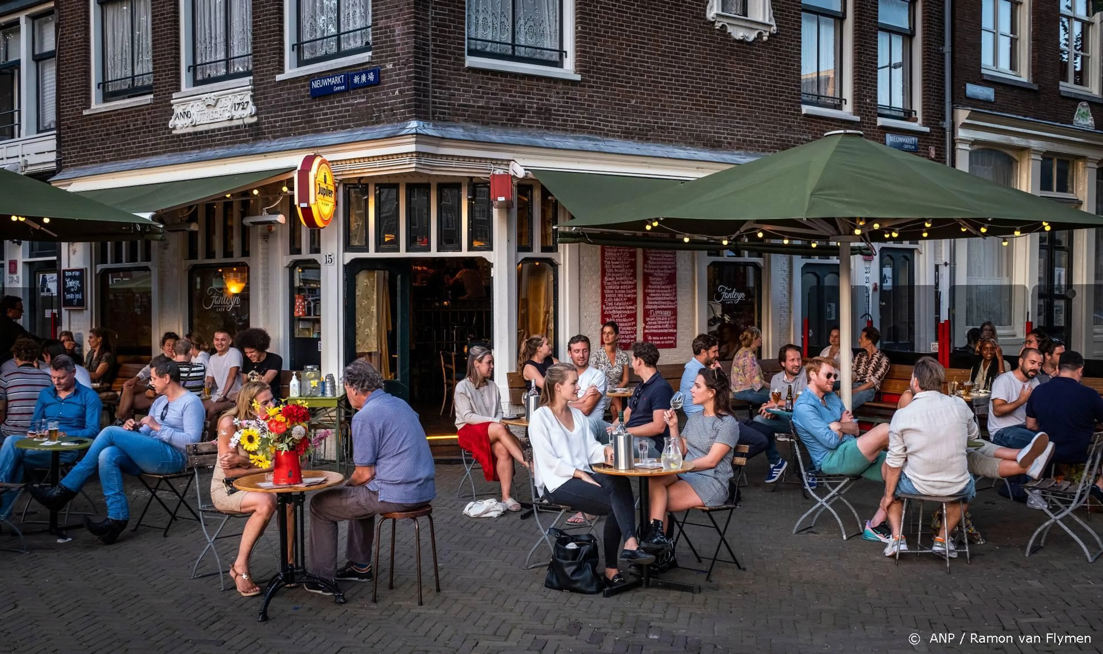 Maatregelen: horeca eerder dicht, minder mensen in zalen