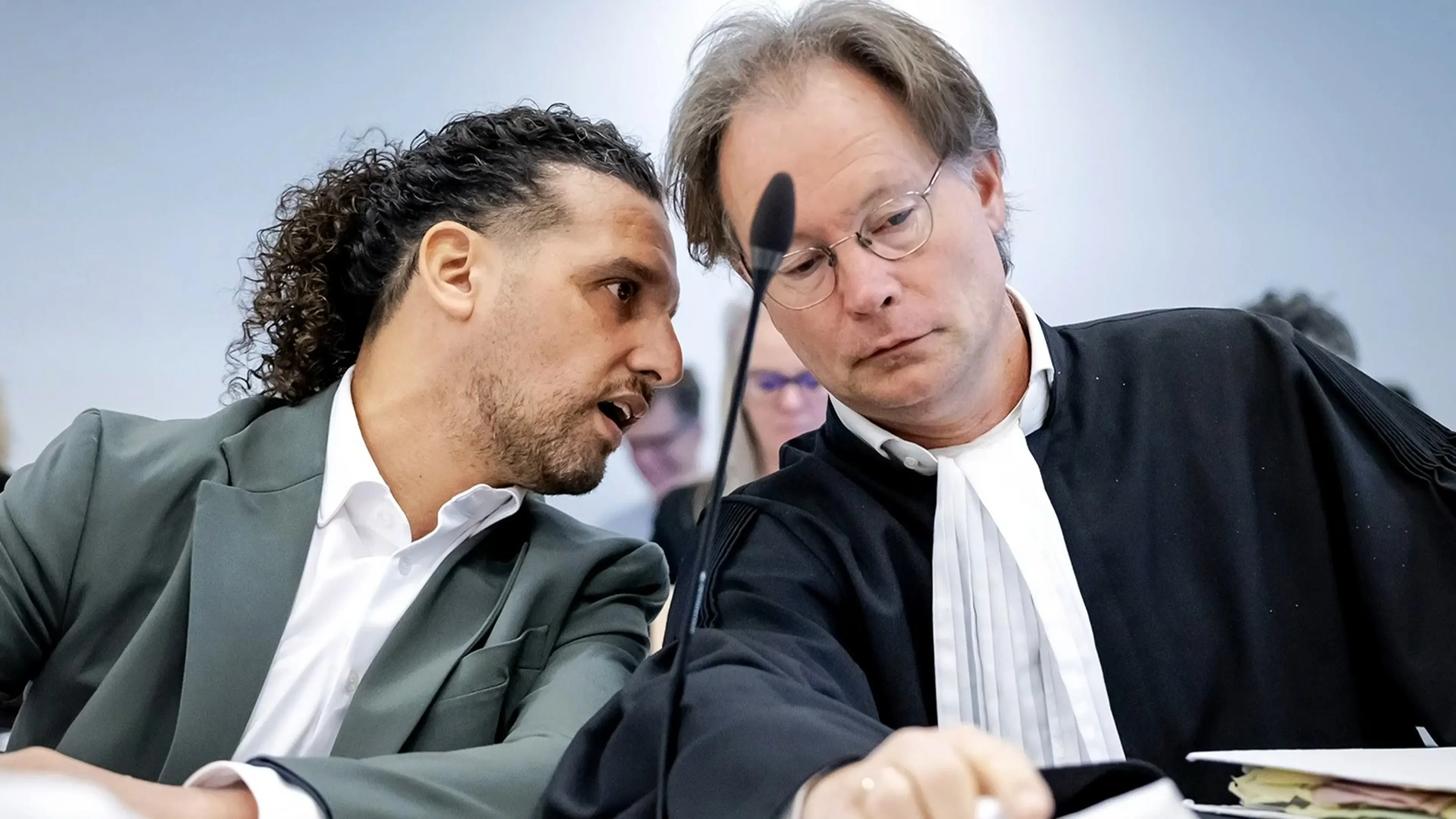 60% van de Nederlanders vindt dat Ali B gewoon mag werken: 'Wel verwacht'