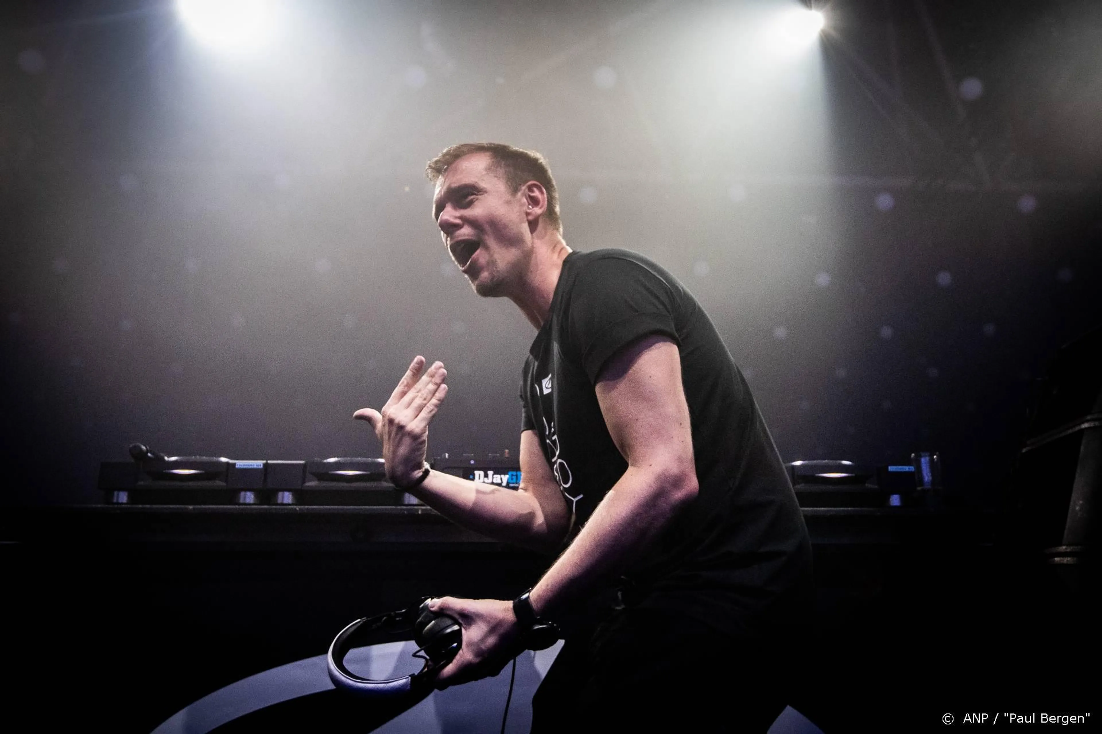 Nieuwe single van Armin van Buuren met Brennan Heart