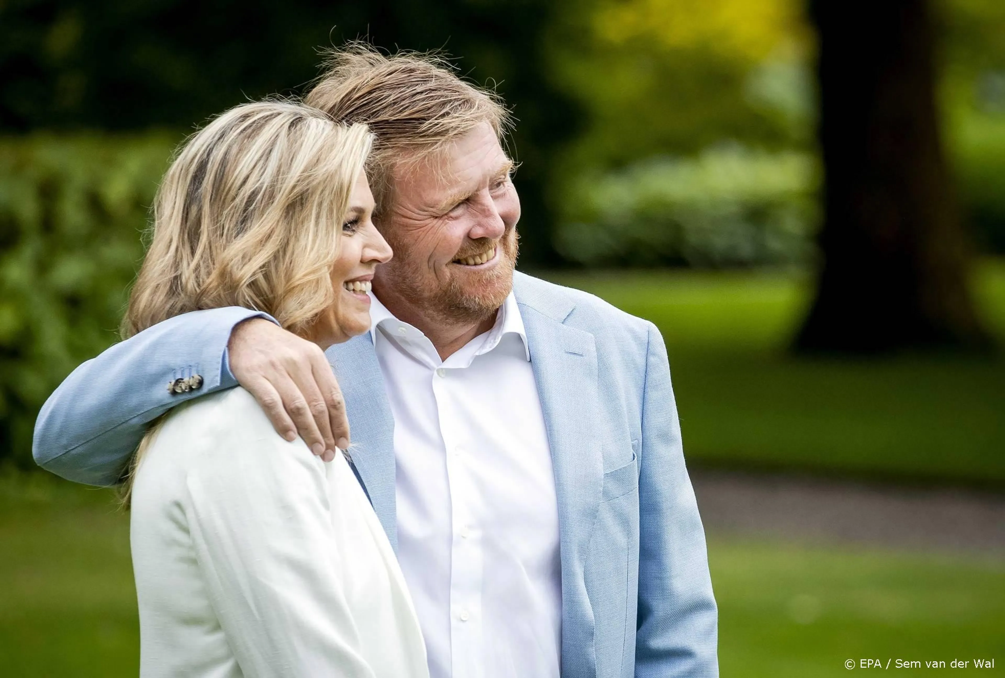 Koning en koningin duimen voor prinses Amalia 