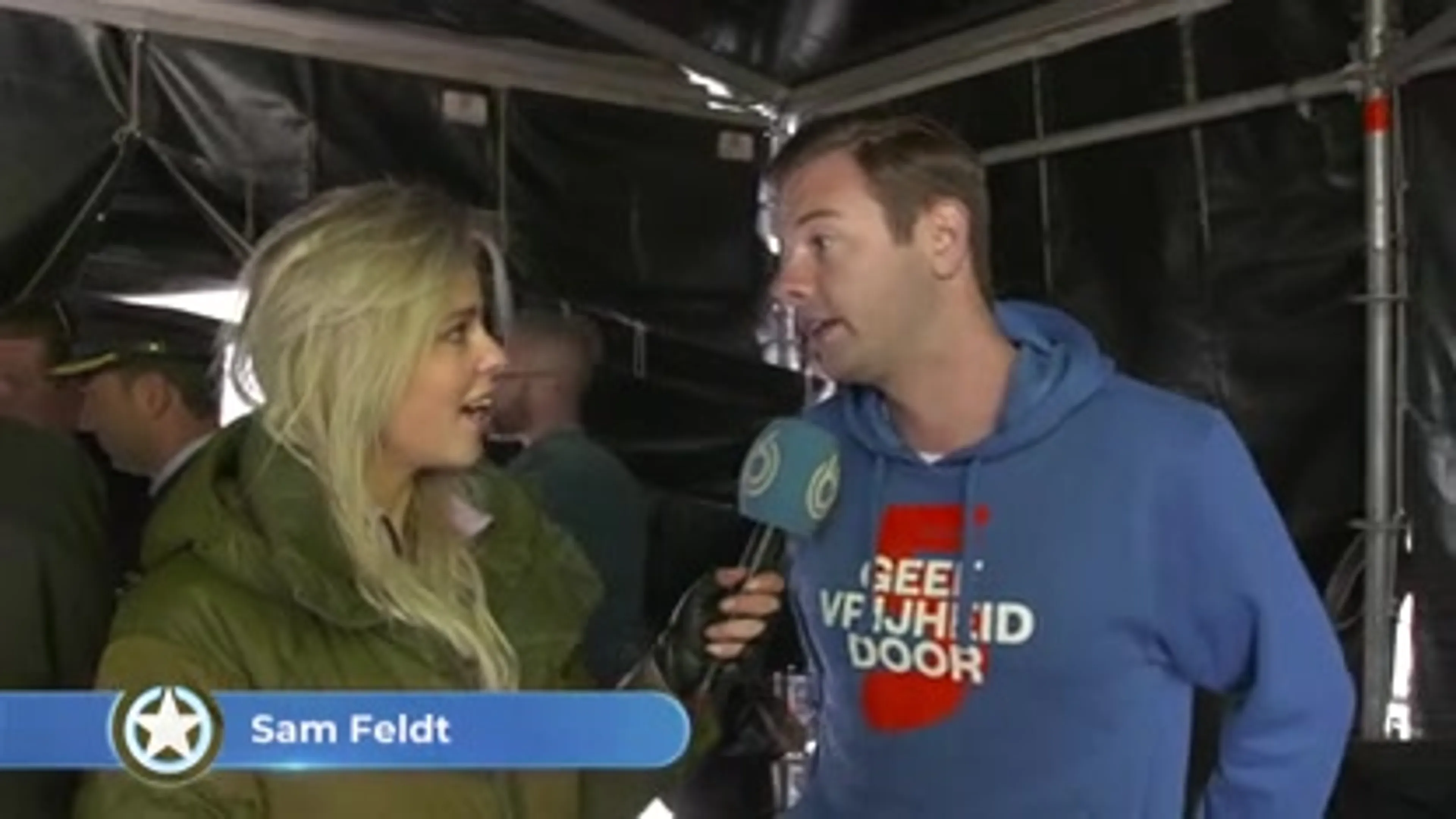 Sam Feldt geniet in stuntende legerhelikopter