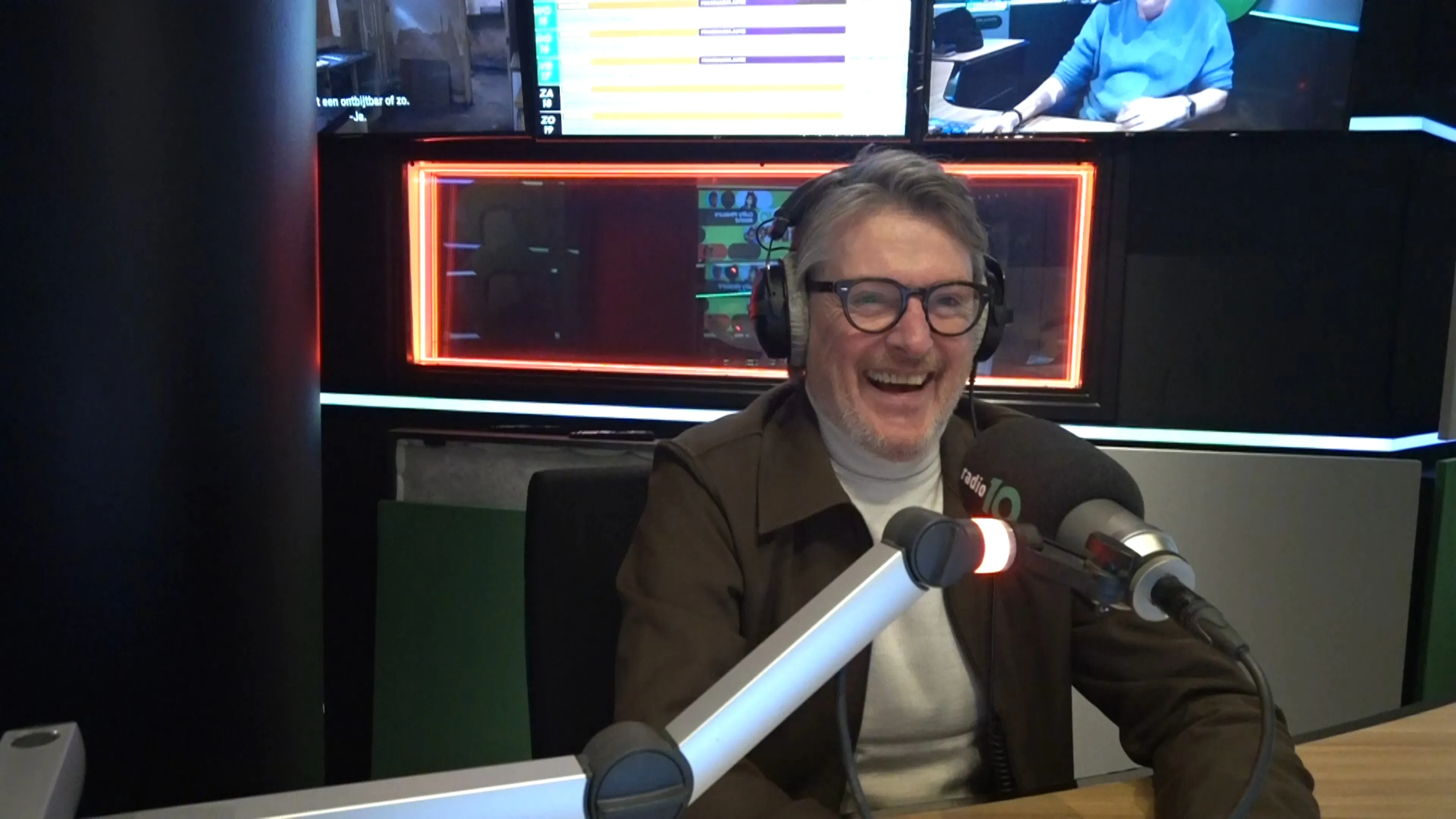 Erik de Zwart als dj en station-voice naar Radio 10 (KIJK Radio 10)