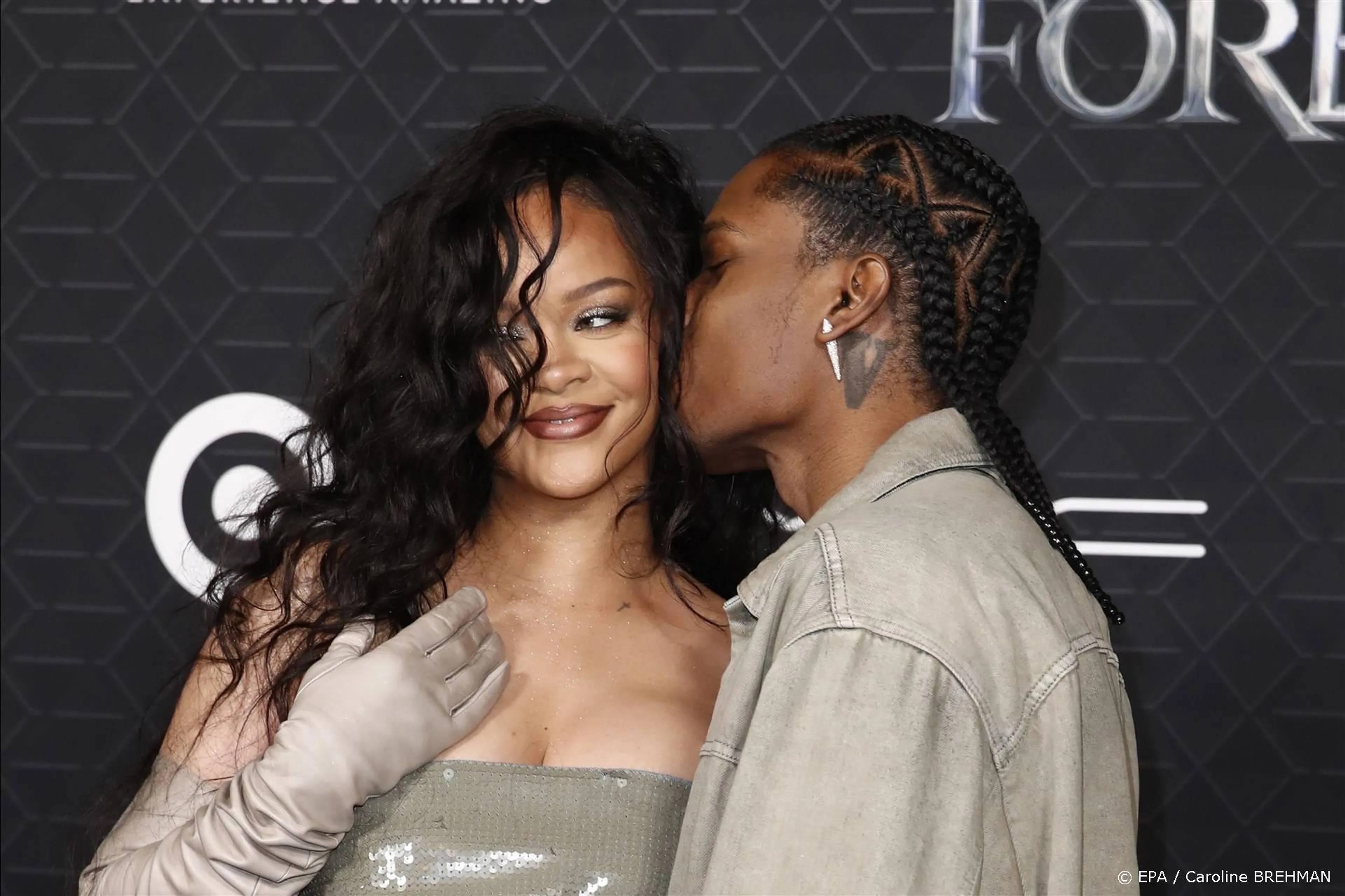DIT wordt volgens volgers het geslacht van tweede kindje Rihanna