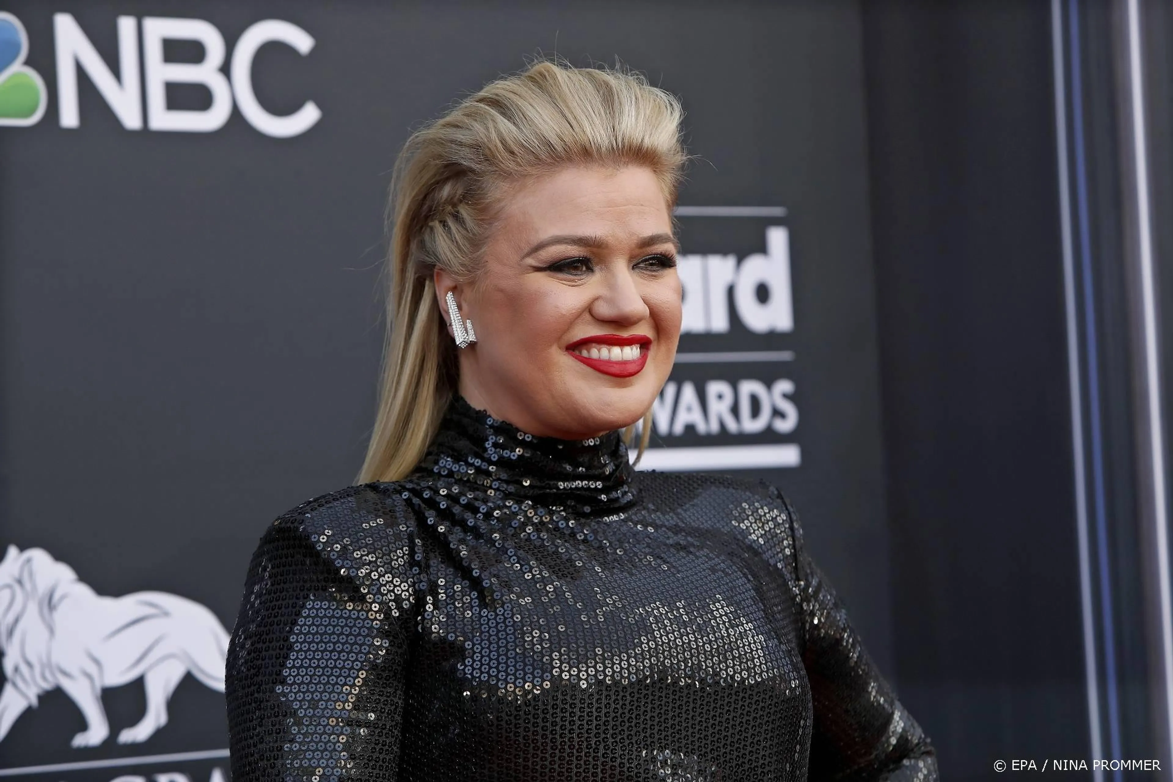 Kelly Clarkson wil officieel single worden verklaard