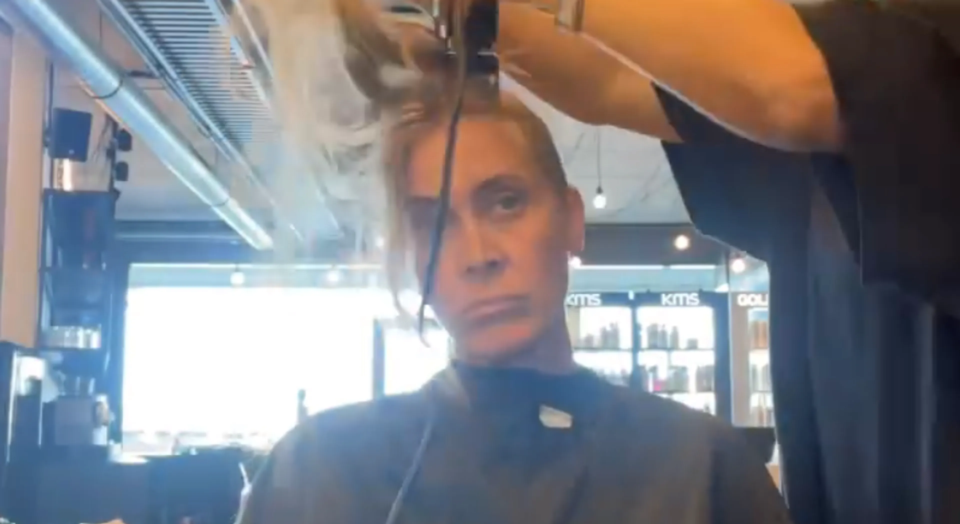 Anouk gaat voor kale look