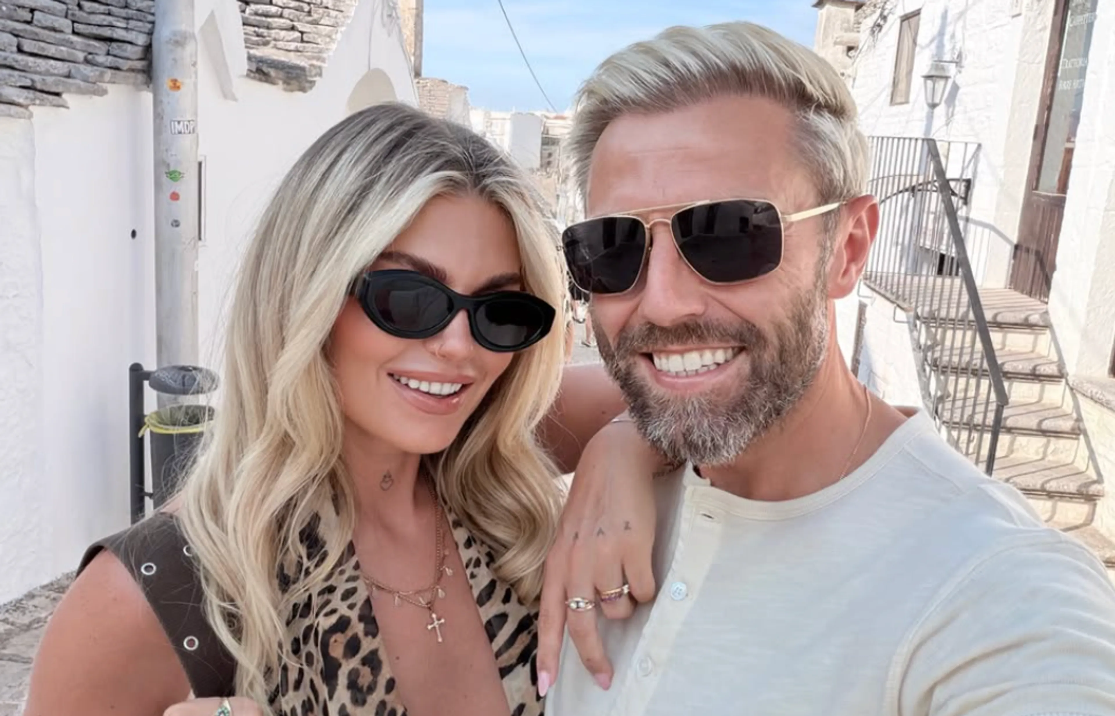 Roxeanne Hazes deelt zonnige vakantiekiekjes met André, Noa Braaf en gezin