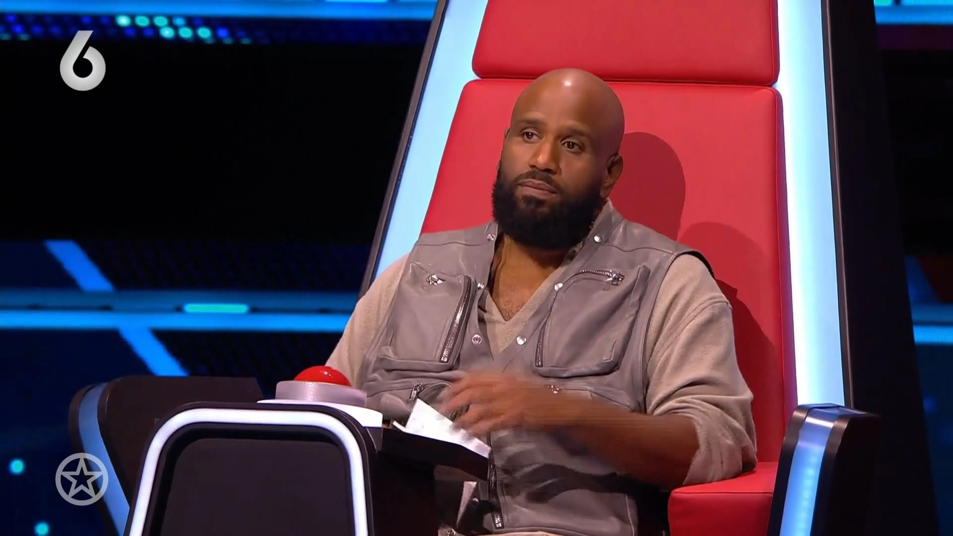 Hoe pakt Willie Wartaal zijn rol als coach in The Voice aan?