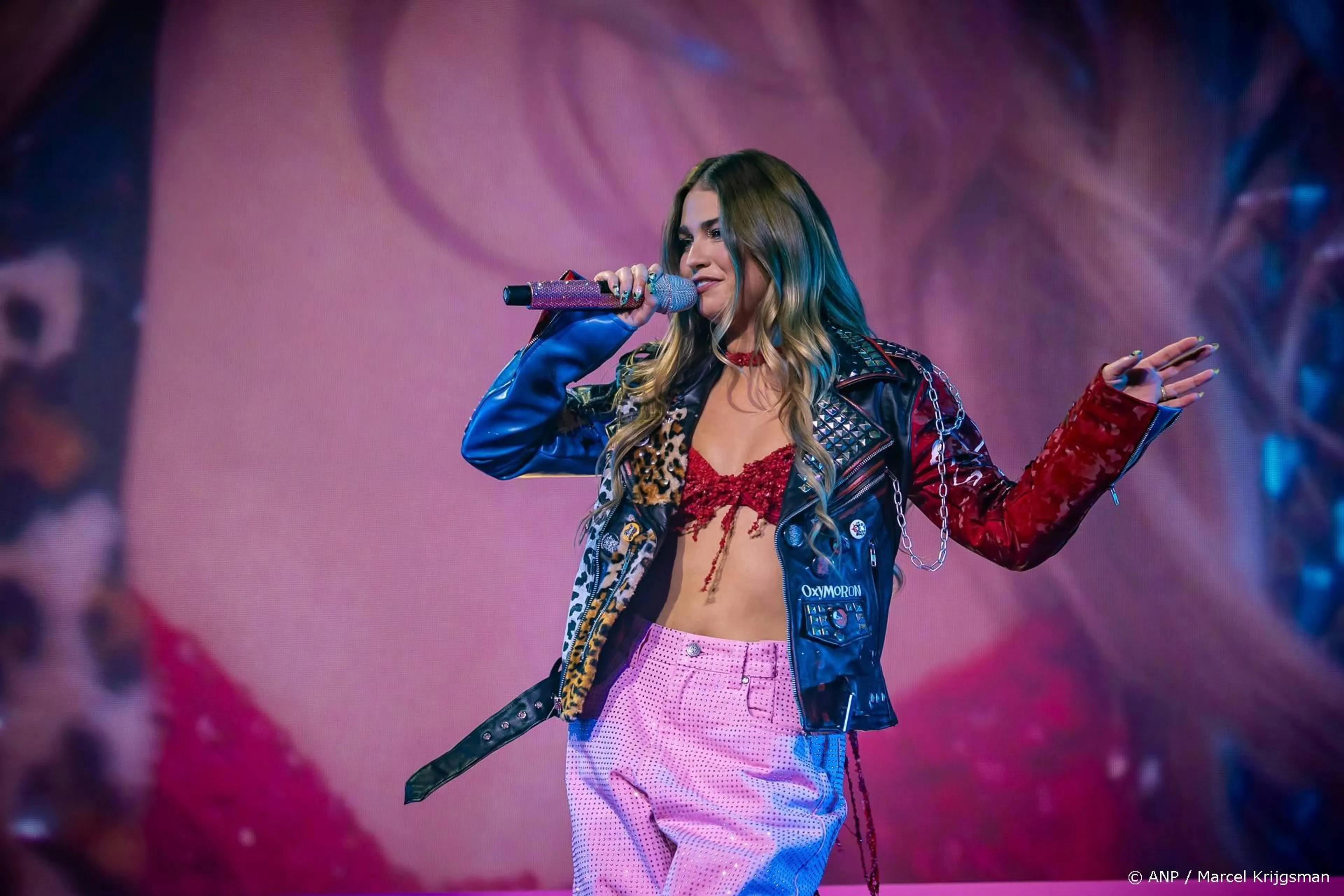 Roxy Dekker valt in de prijzen bij 3FM Awards
