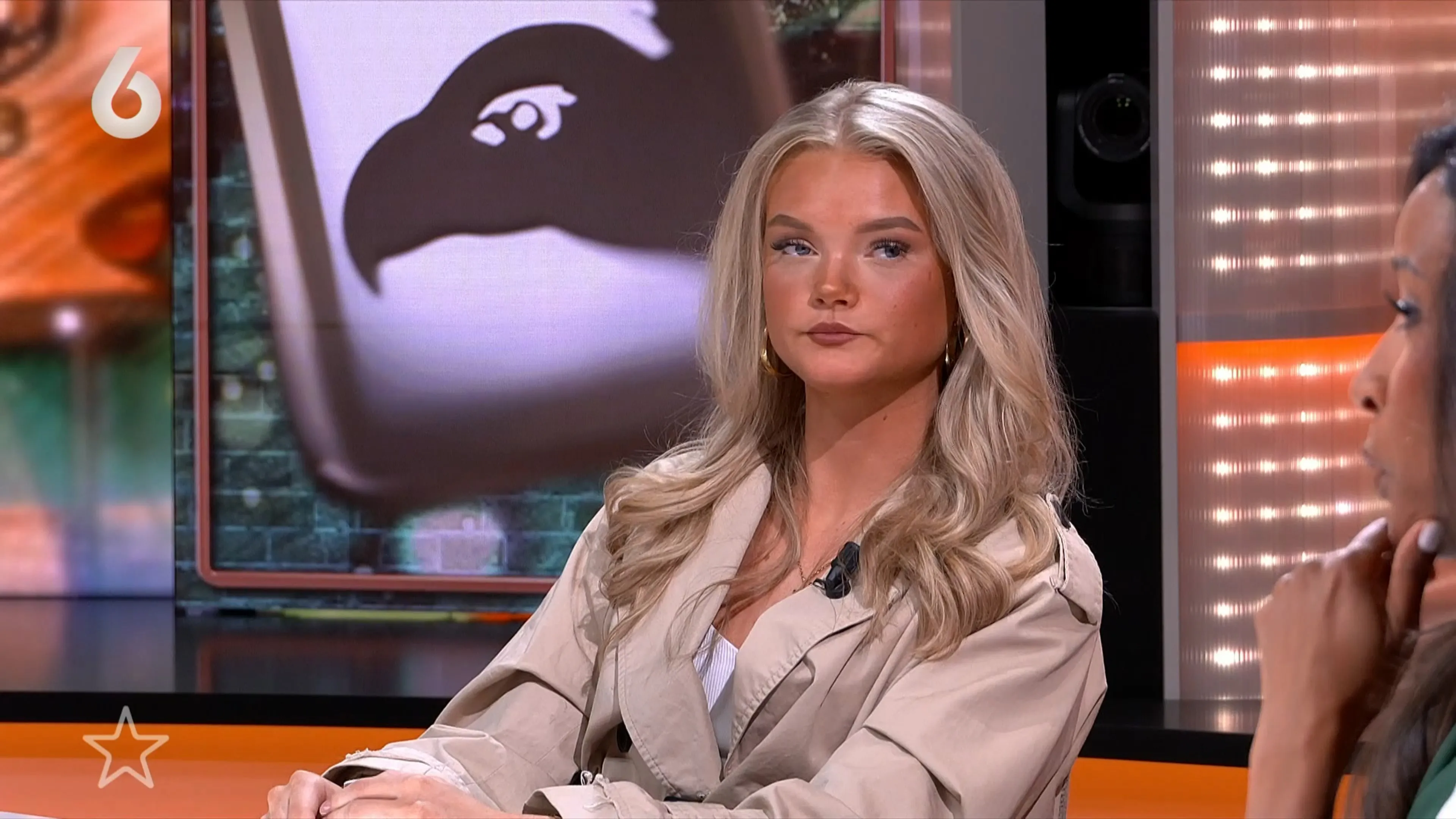 De Bondgenoten-Mercedes laat zich uit over romance Salar