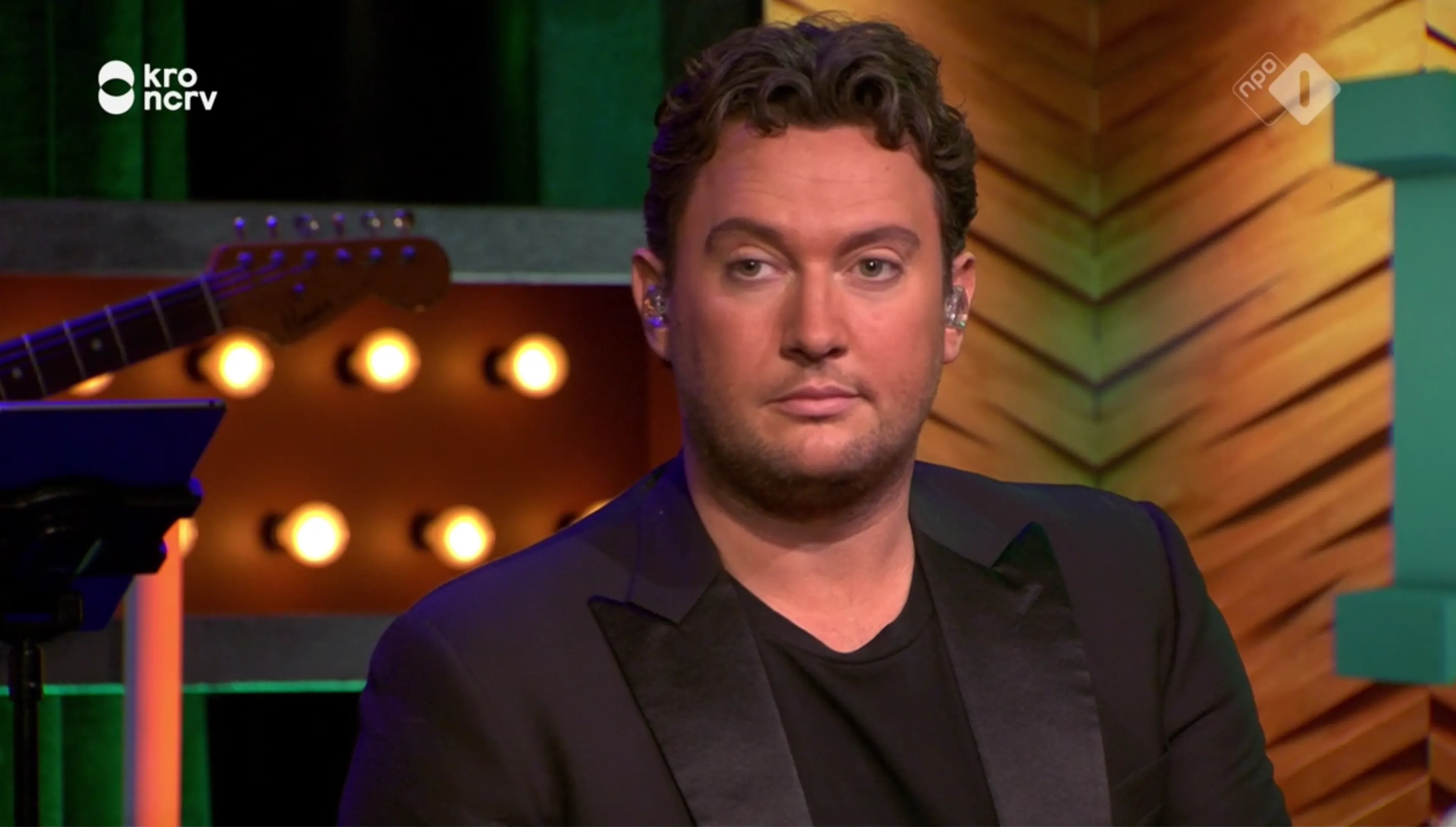 Kijkers M verbolgen over 'vals zingende' Tino Martin