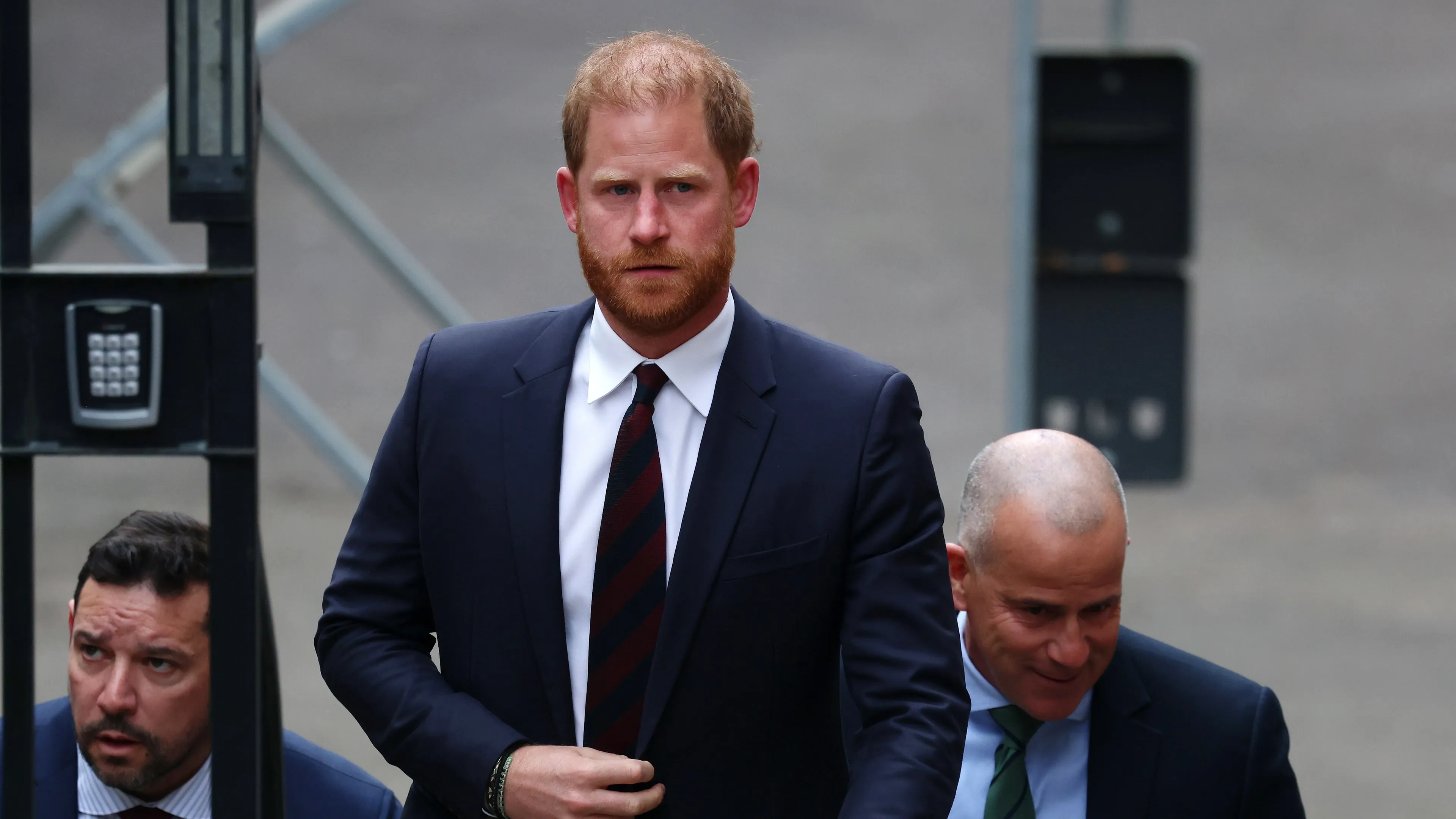 Prins Harry gaat getuigen in déze rechtszaak