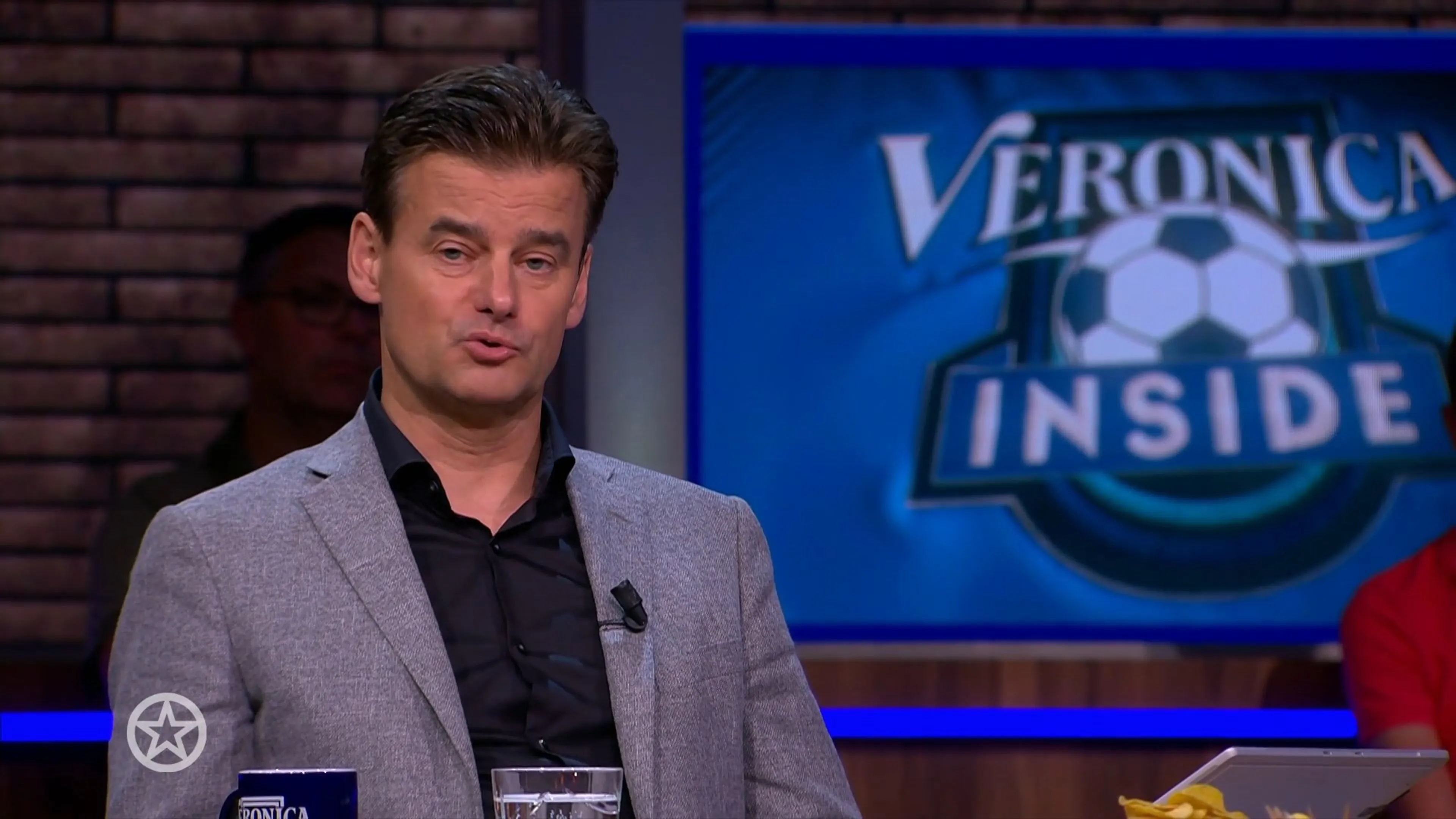 Johan spreekt Wilfred moed in