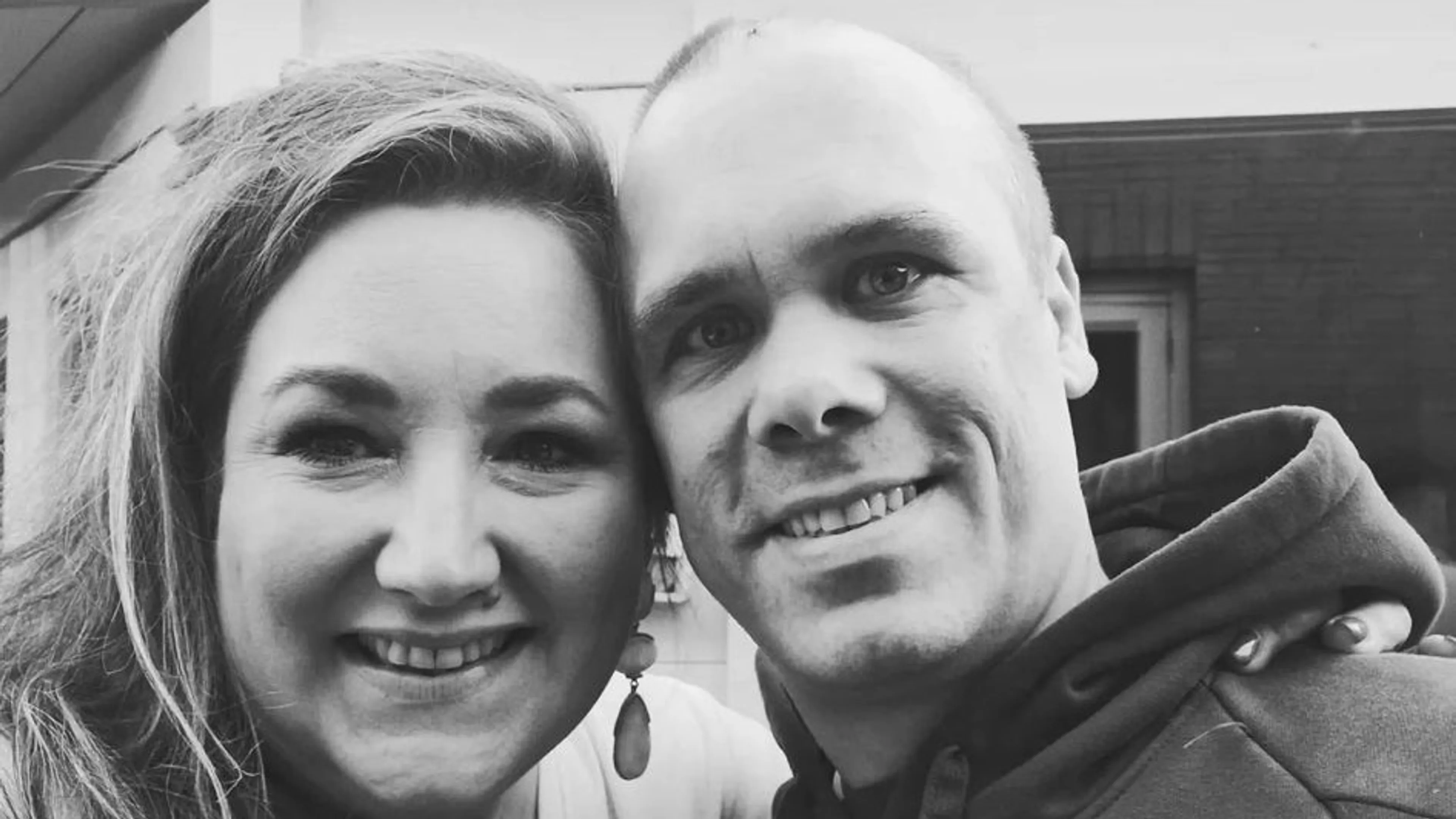 Vrouw Linda laat van zich horen na overlijden Over Mijn Lijk-Alex de Lange