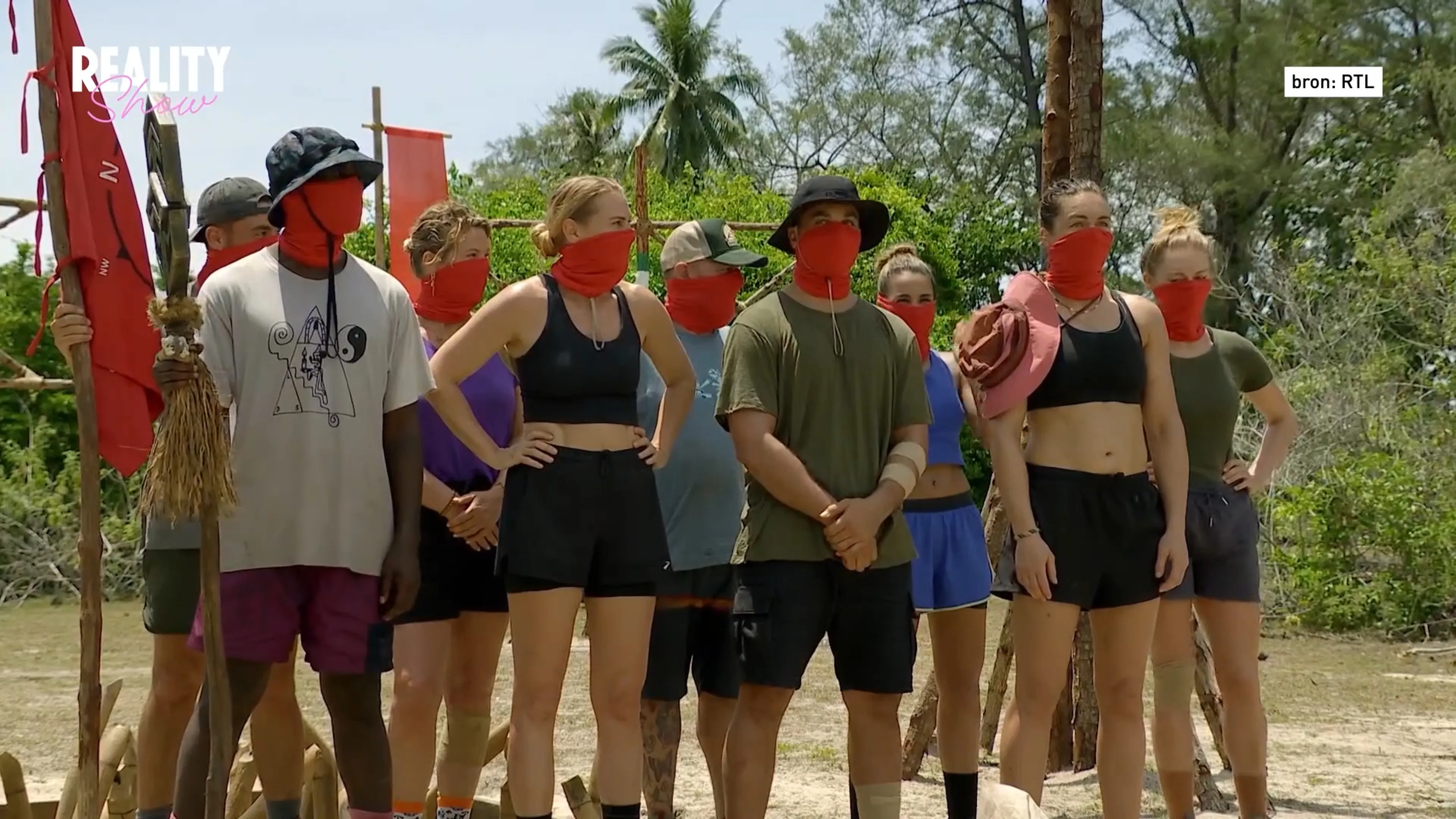 Sophie en Julia over bizarre actie in Expeditie Robinson