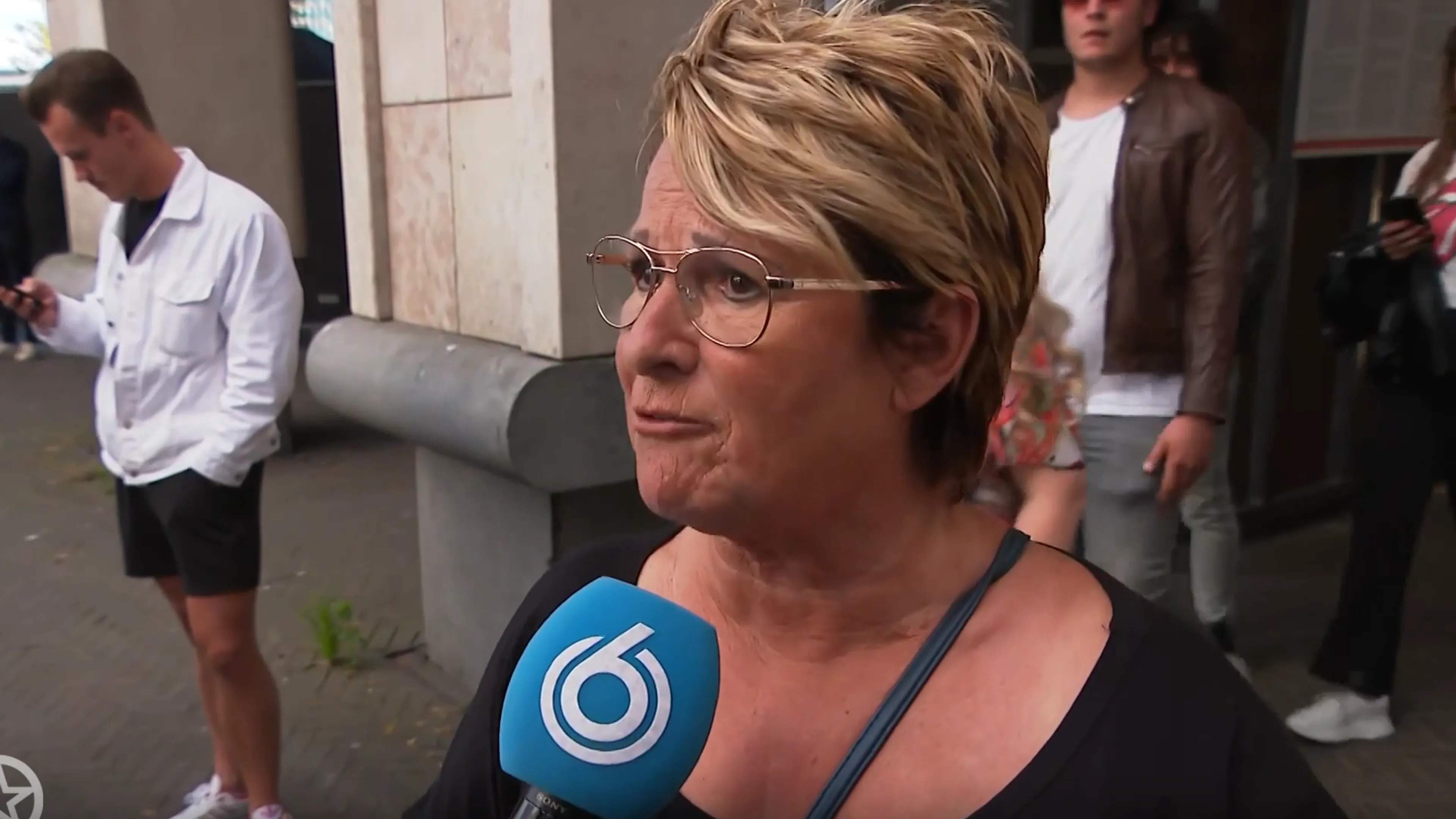 ZIEN: Mega Rolling Stones-fan Cor door het dolle heen