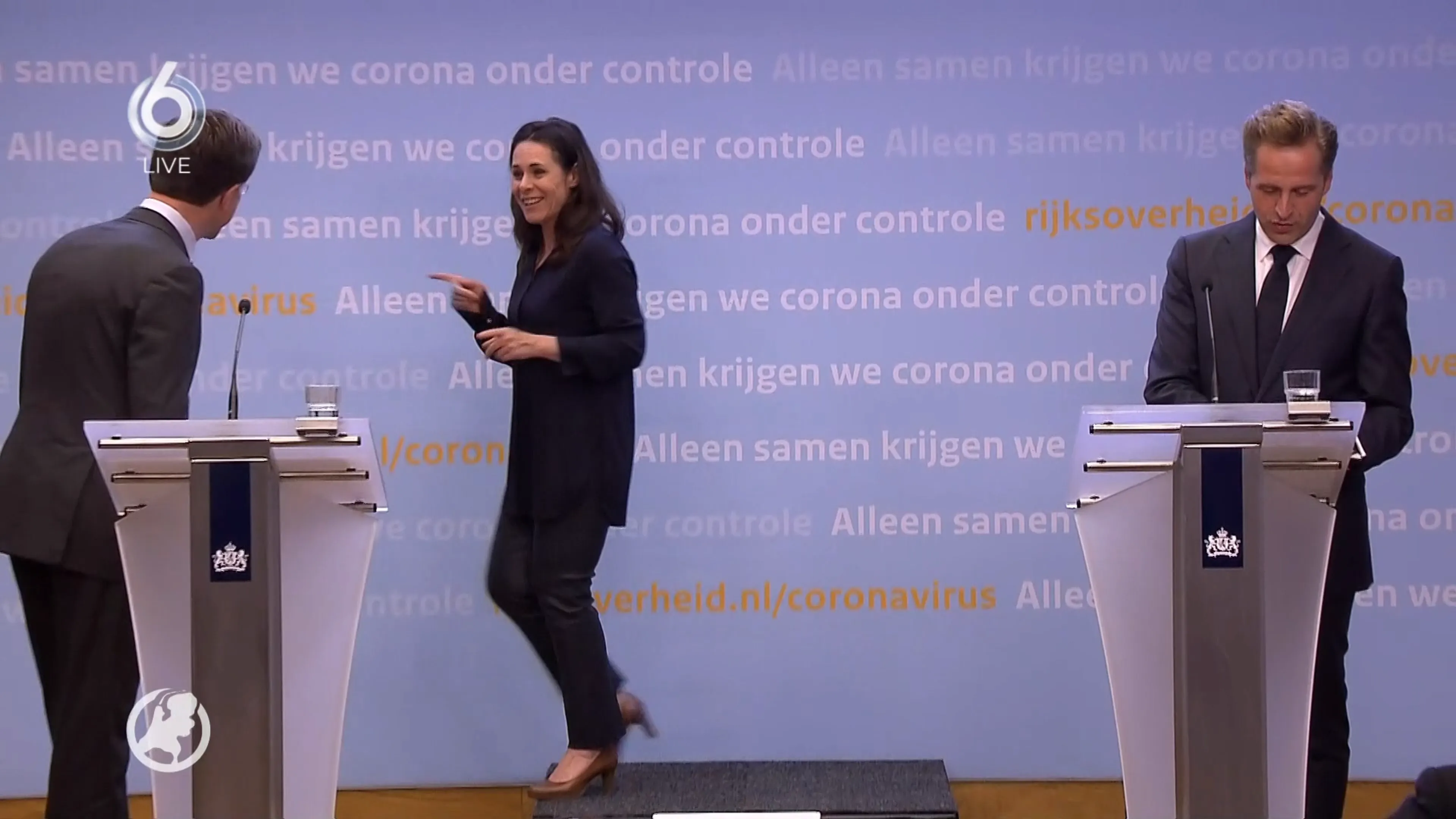 Kijkers persconferentie verbaasd na 'tolk-ruil': 'Waar is Irma?!'