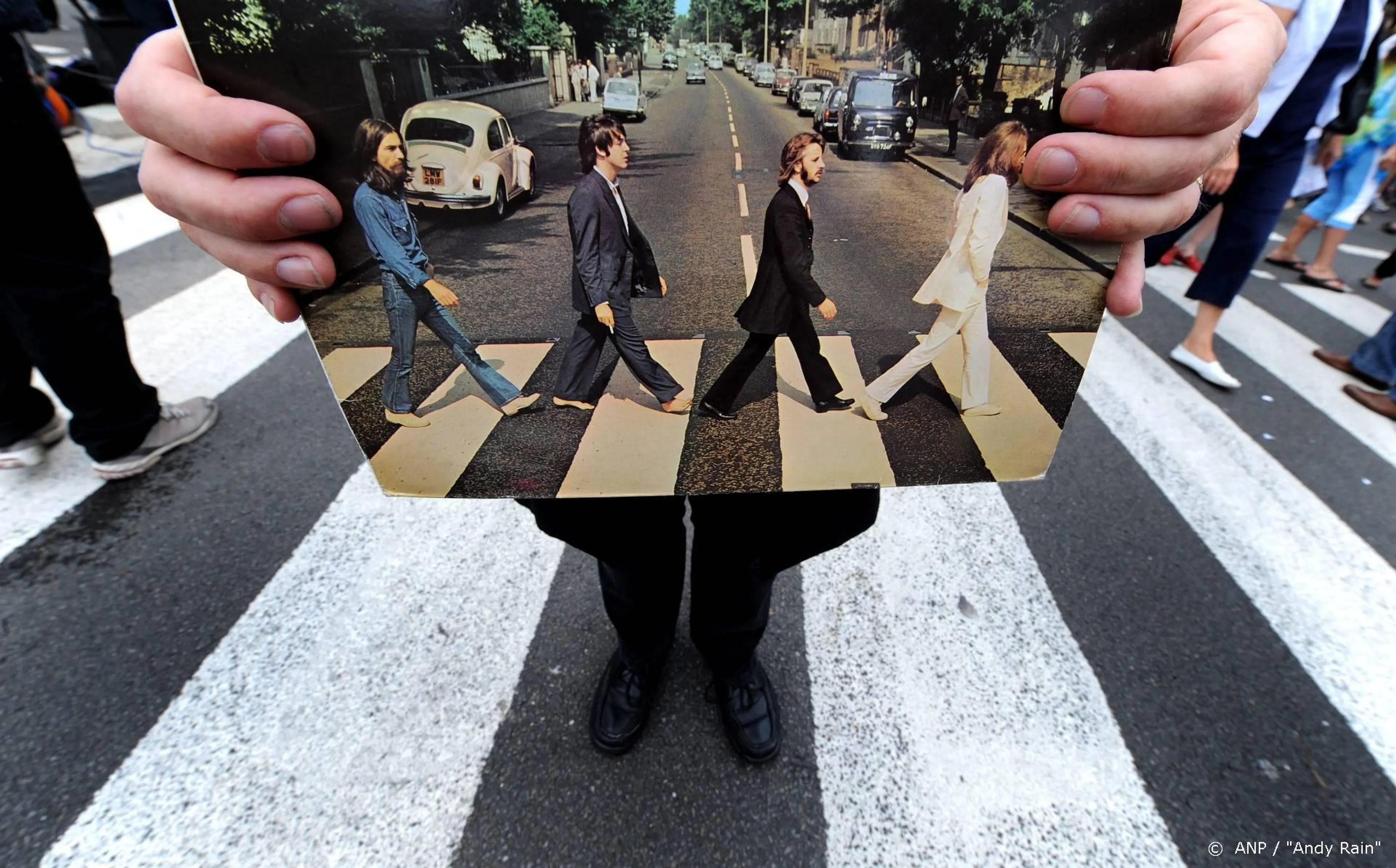 Zebrapad op Abbey Road krijgt likje verf
