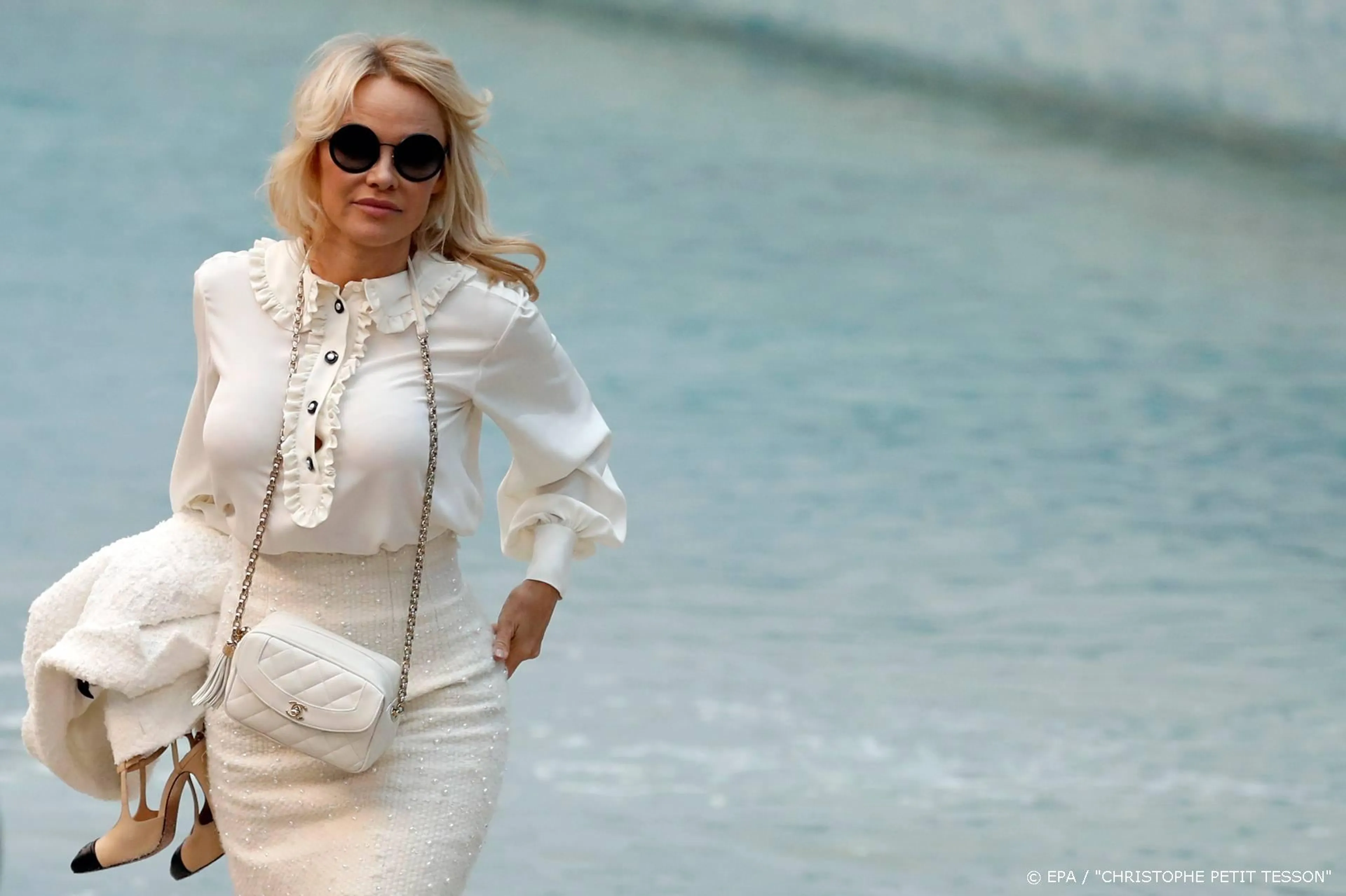 Pamela Anderson heeft iconische rode Baywatch-badpak nog steeds